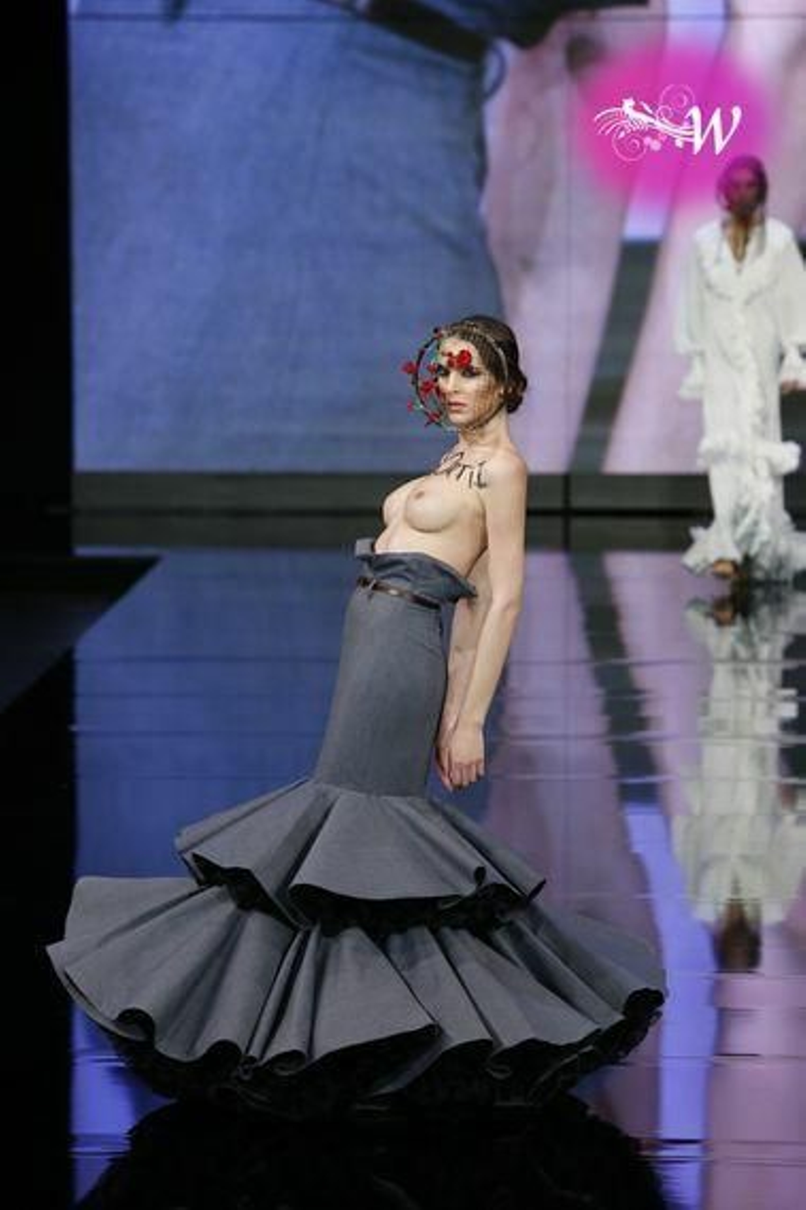 Así ha sido el desfile de Gil Ortiz en SIMOF 2020, todas las fotos de su colección de flamenca