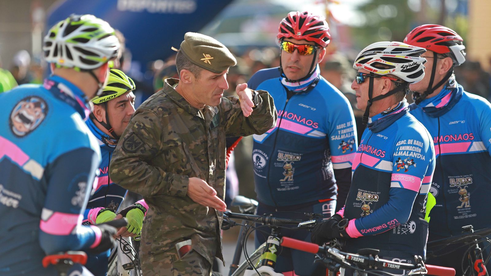 Las mejores fotos de la VIII Carrera Cívico Militar 'Entre dos ciudades'