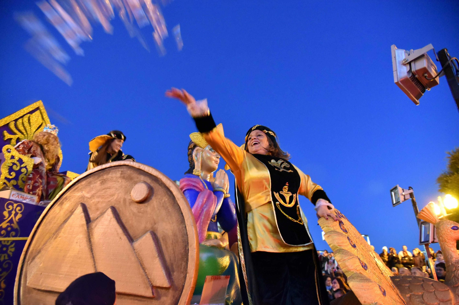 Cabalgata de Reyes magos en la Línea