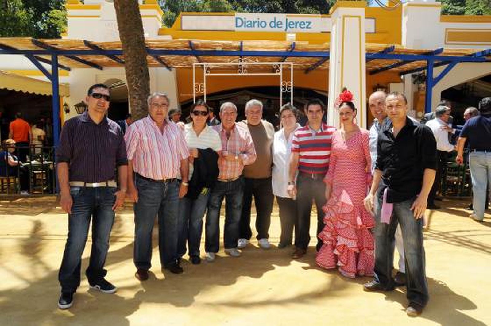 Los empleados de la piscina cubierta también se pasaron por la caseta de Diario de Jerez. 


Foto: Manuel Aranda