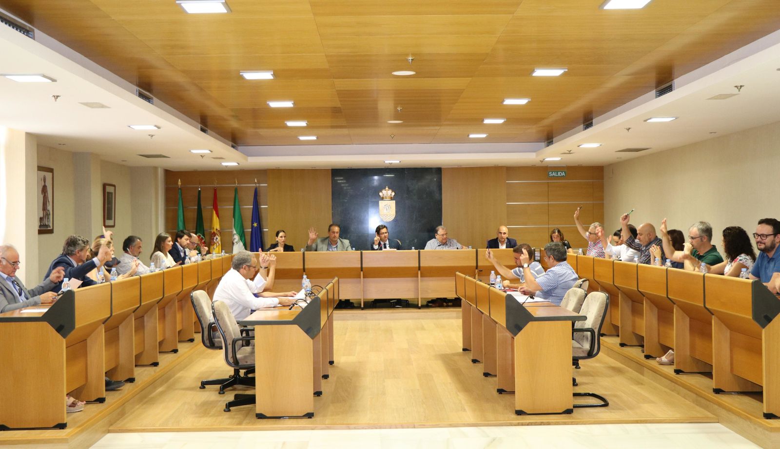Votación de uno de los puntos, ayer en el Pleno.