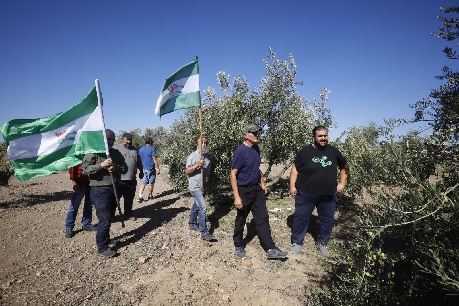 Jornaleros del SAT en Somonte.