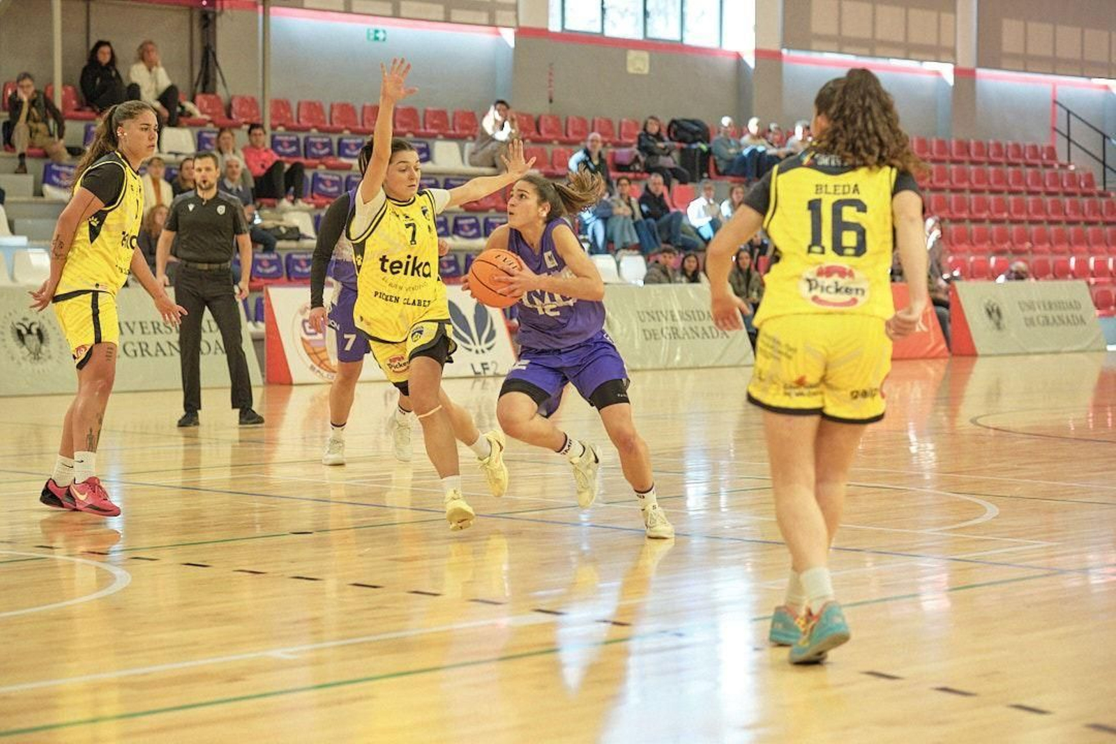 Alba Vigo en un partido de la pasada temporada con el GmasB Granada