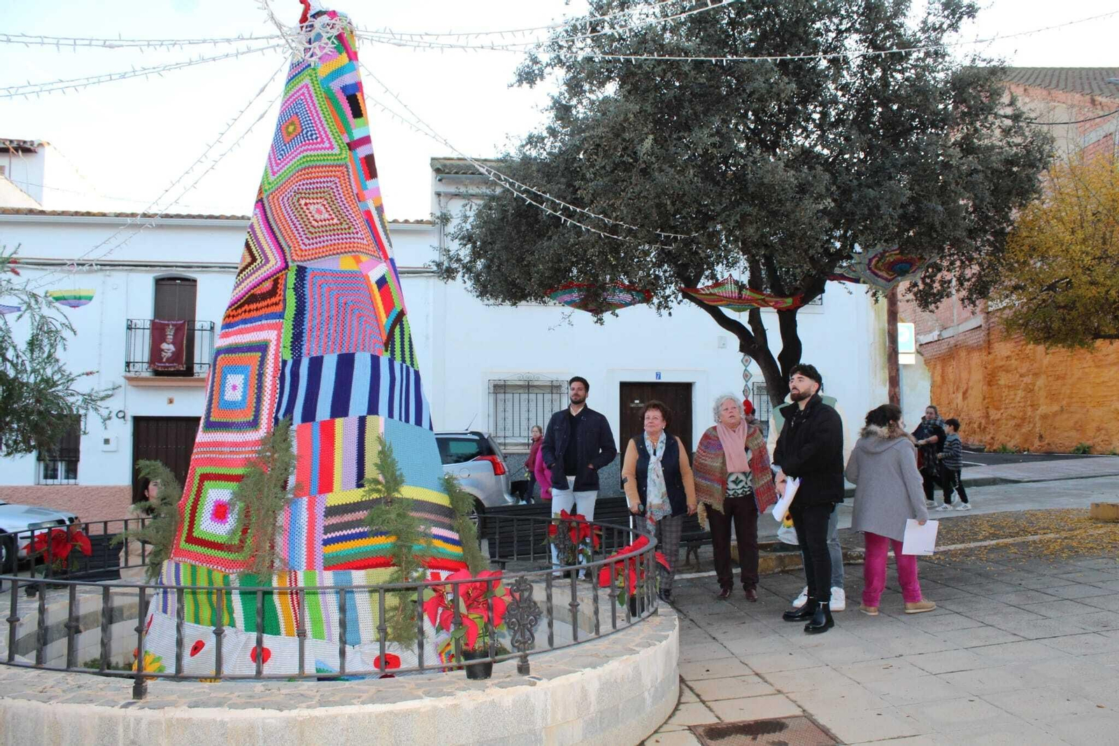 Un paseo en fotografías por la Navidad de Villafranca, el pueblo de Córdoba del reciclaje y la imaginación