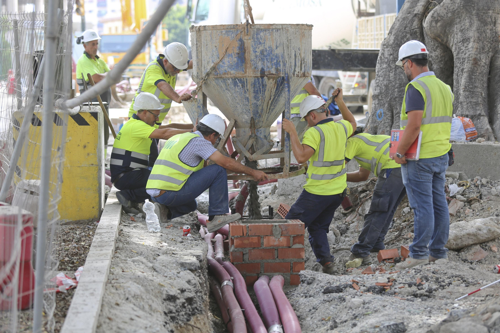Fotos de la obra a contrarreloj en la Alameda Principal de Málaga