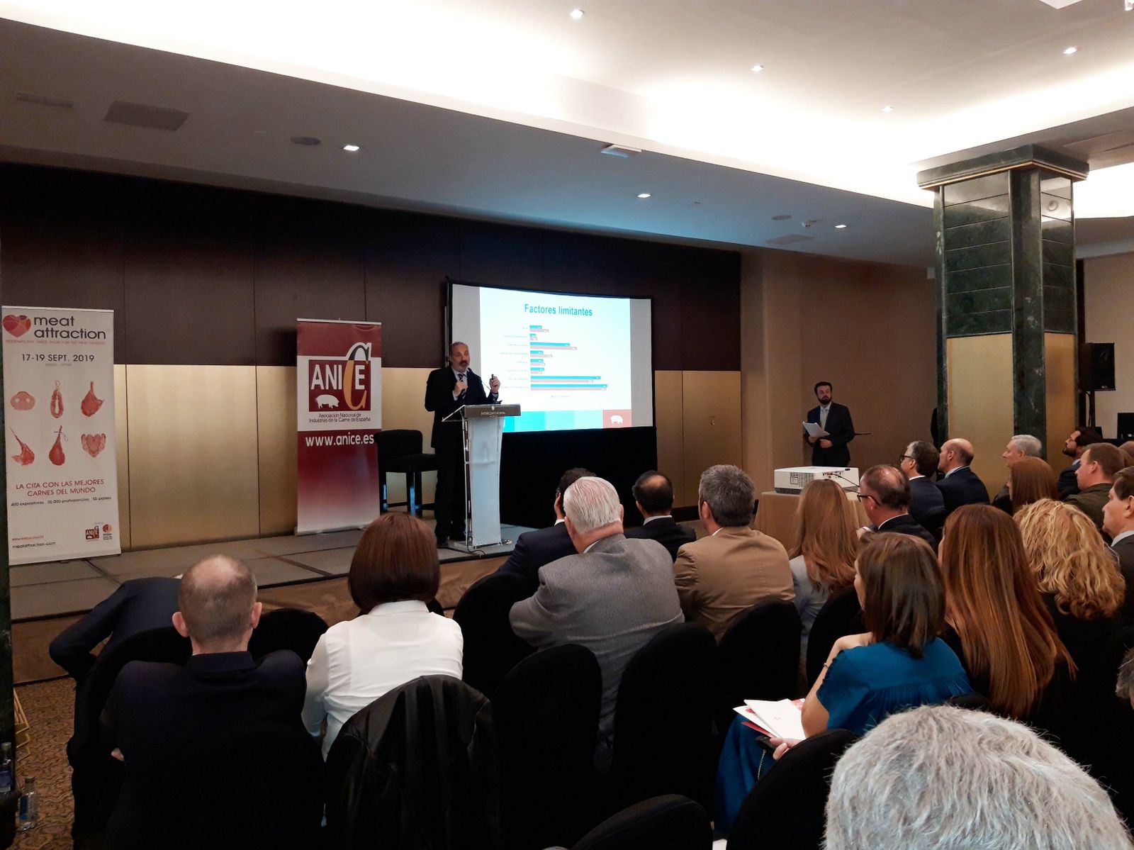 David Uclés, durante su intervención en la presentación del barómetro.