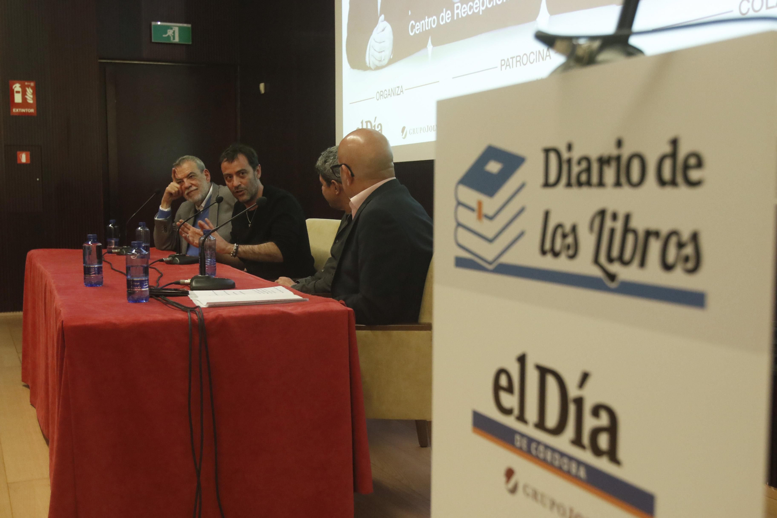 El paso de Carmen Mola por Córdoba, en imágenes