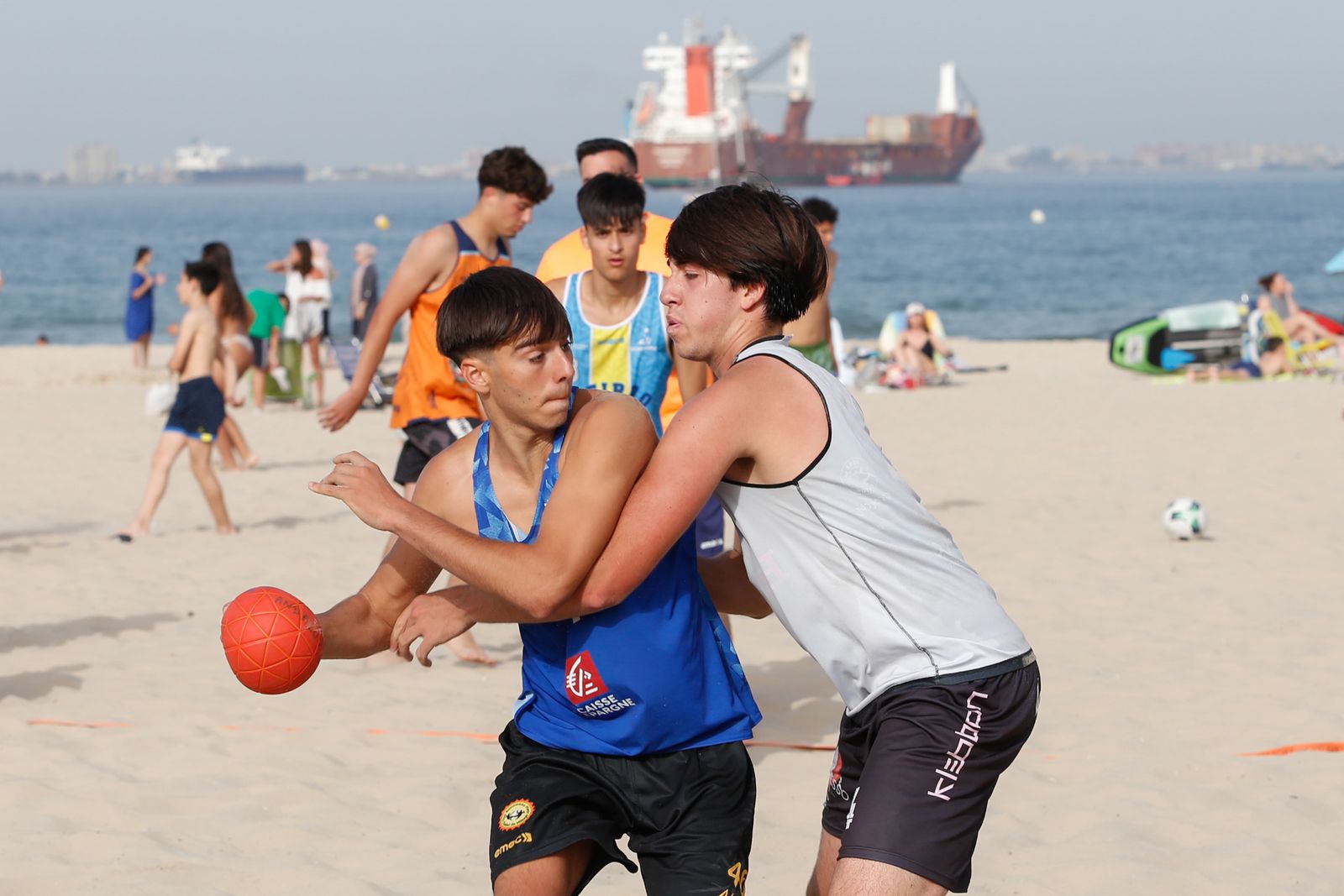 Entrenamiento de la selección andaluza juvenil de balonmano playa, en imágenes
