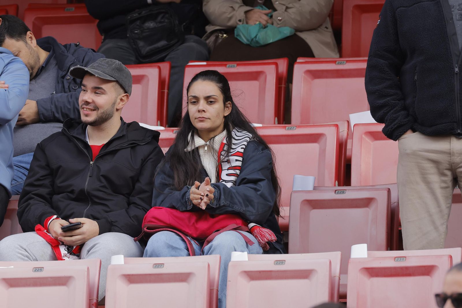 Búscate en las fotos del Sevilla -Betis