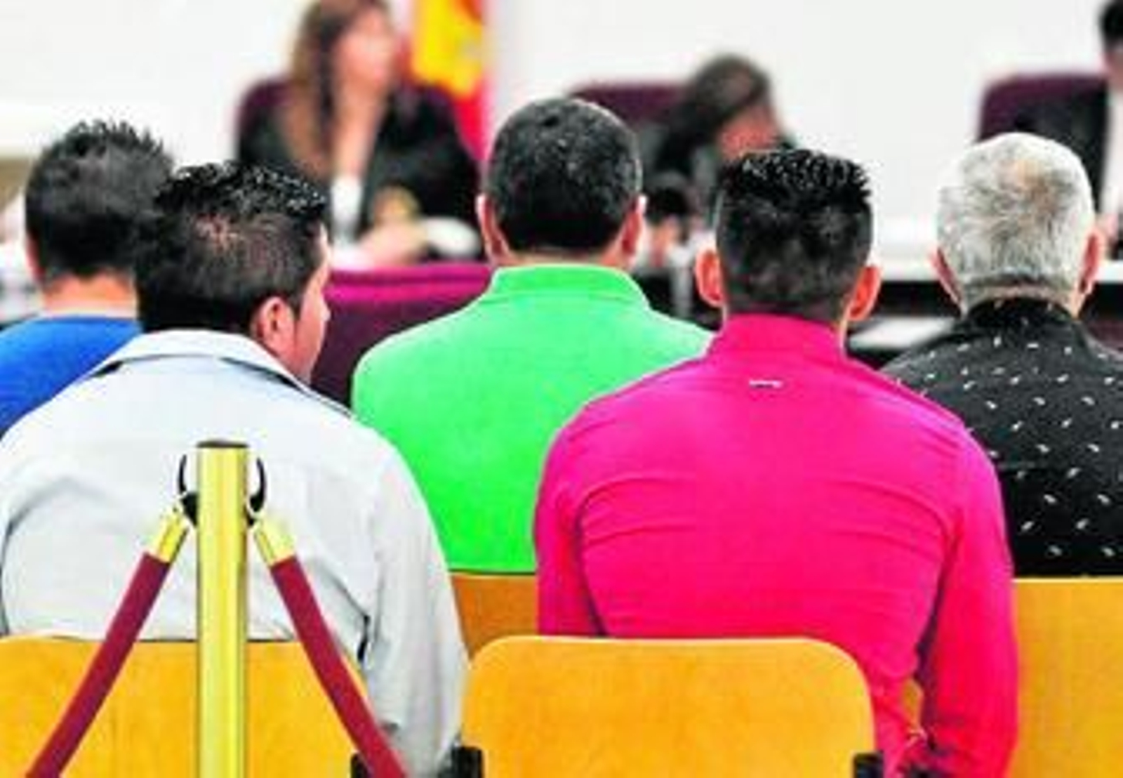 Los imputados, ante el tribunal, durante la primera sesión del juicio.