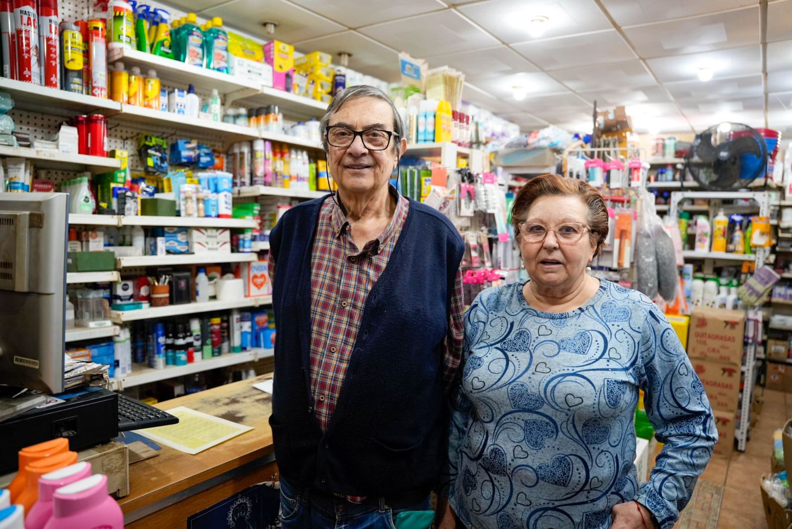 Un negocio familiar de Almería con más de medio siglo de historia es reconocido en el Día del Comercio