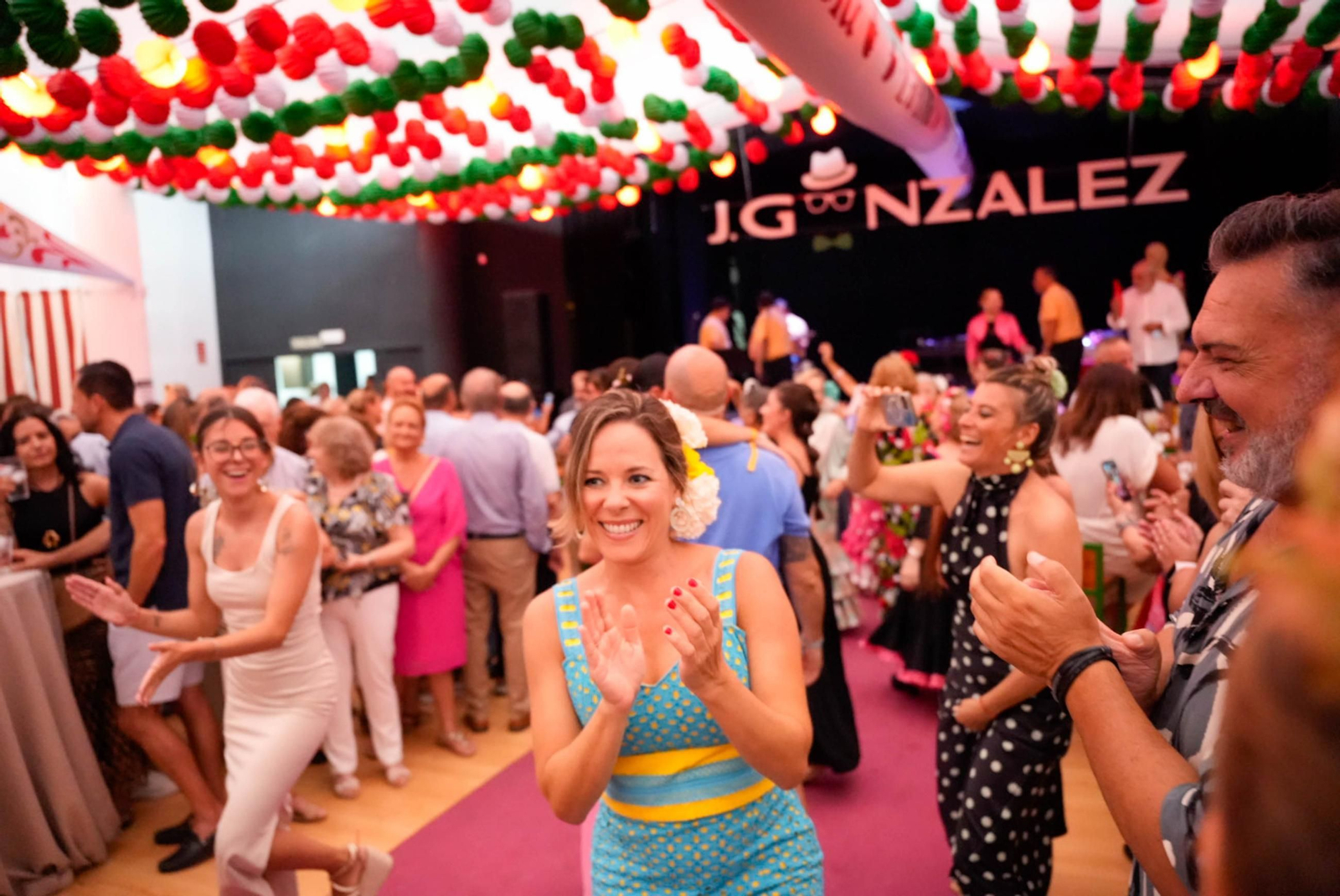 Así bailan en el concurso de sevillanas de La Lola de la fería de Almería