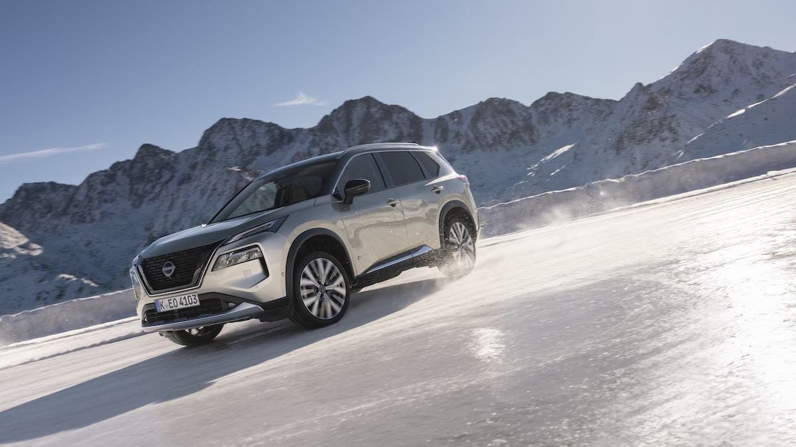 La característica compartida del híbrido X-Trail y el eléctrico Ariya es su tracción total con un motor en el eje trasero eléctrico.