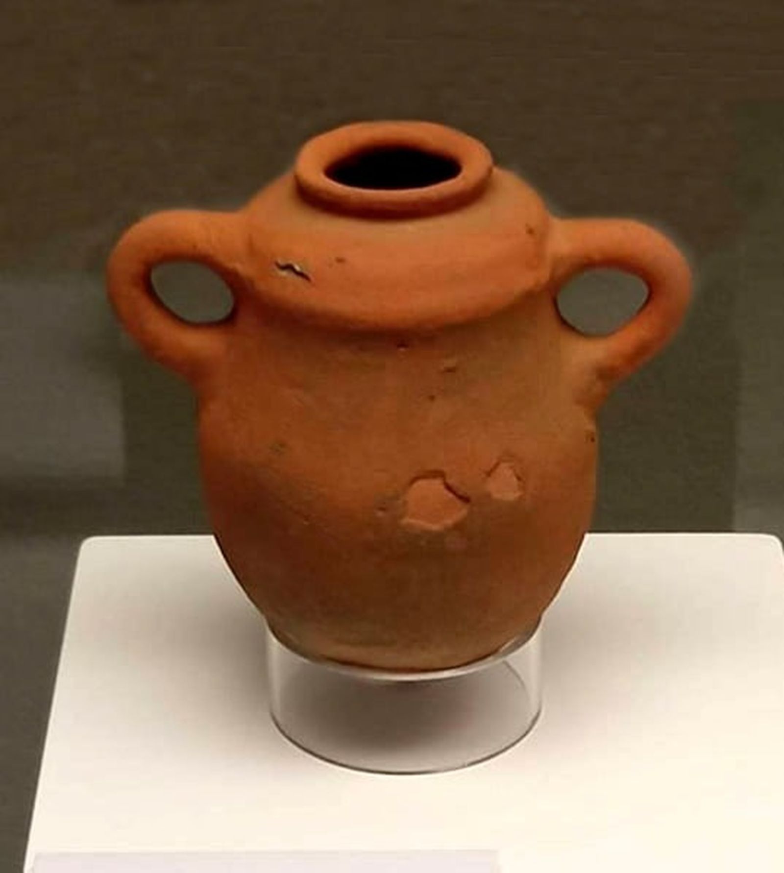 Anforita votiva fenicia hallada en el yacimiento de Cerro del Prado (siglos VIII-VII a.C.).