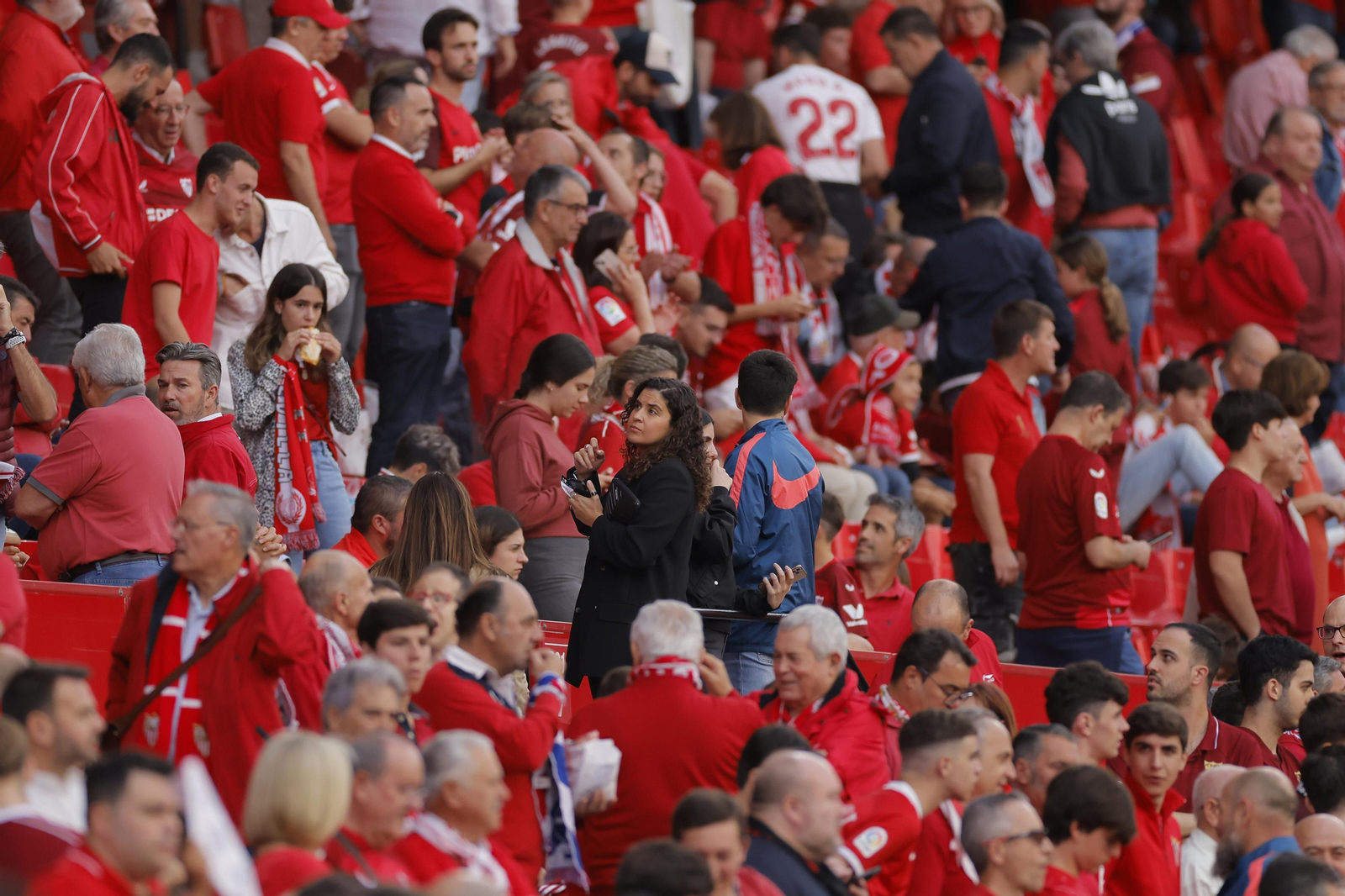 Búscate en las fotos del Sevilla-Juventus