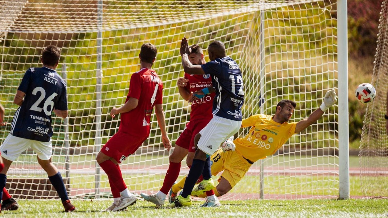 Salva de la Cruz debutó en el CD El Ejido.