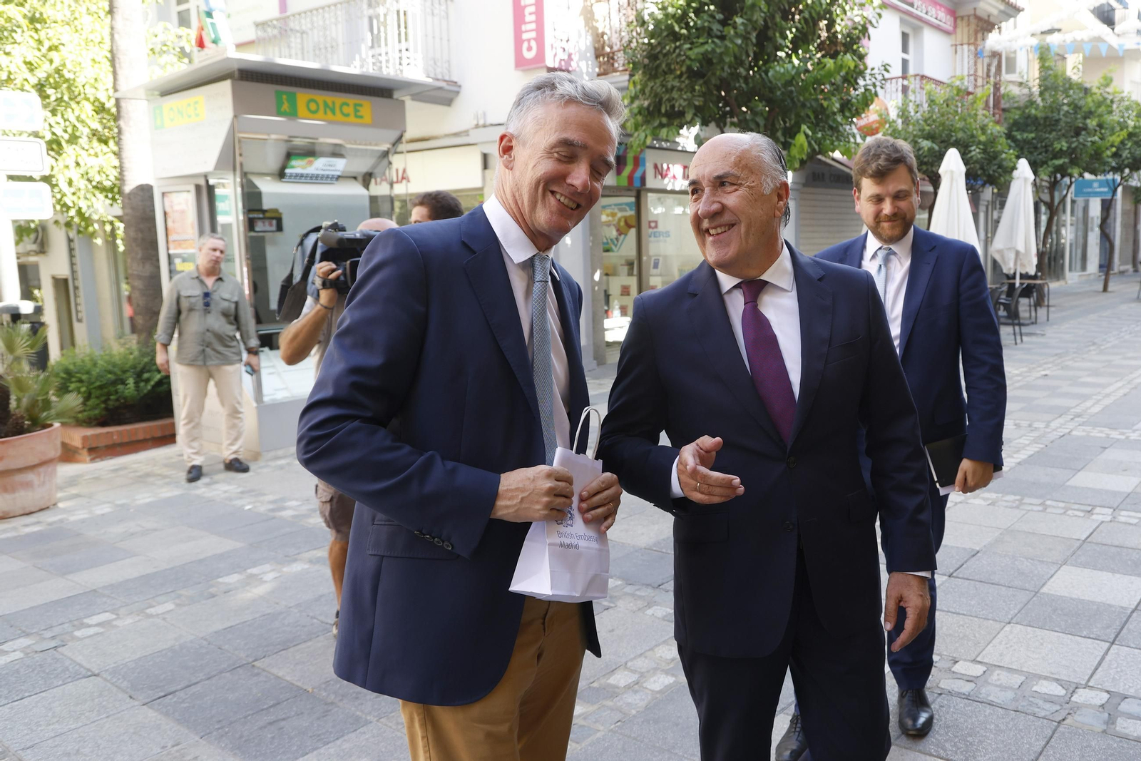 Las fotografías de la visita del embajador británico en España, sir Alex Ellis, al Ayuntamiento de Algeciras