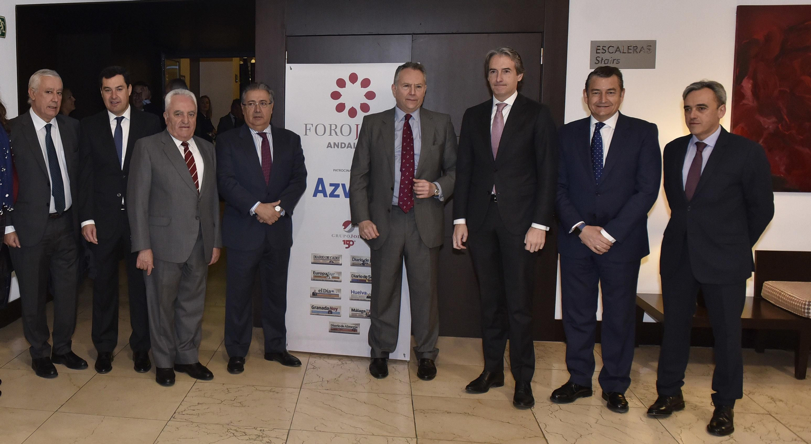 Javier Arenas, vicesecretario nacional del PP; Juanma Moreno, presidente del PP de Andalucía; Manuel Contreras Ramos, presidente de Grupo Azvi; Juan Ignacio Zoido, ministro del Interior; José Joly, presidente del Grupo Joly; Íñigo de la Serna; Antonio Sanz, delegado del Gobierno en Andalucía, y Manuel Contreras Caro, consejero delegado de Azvi.