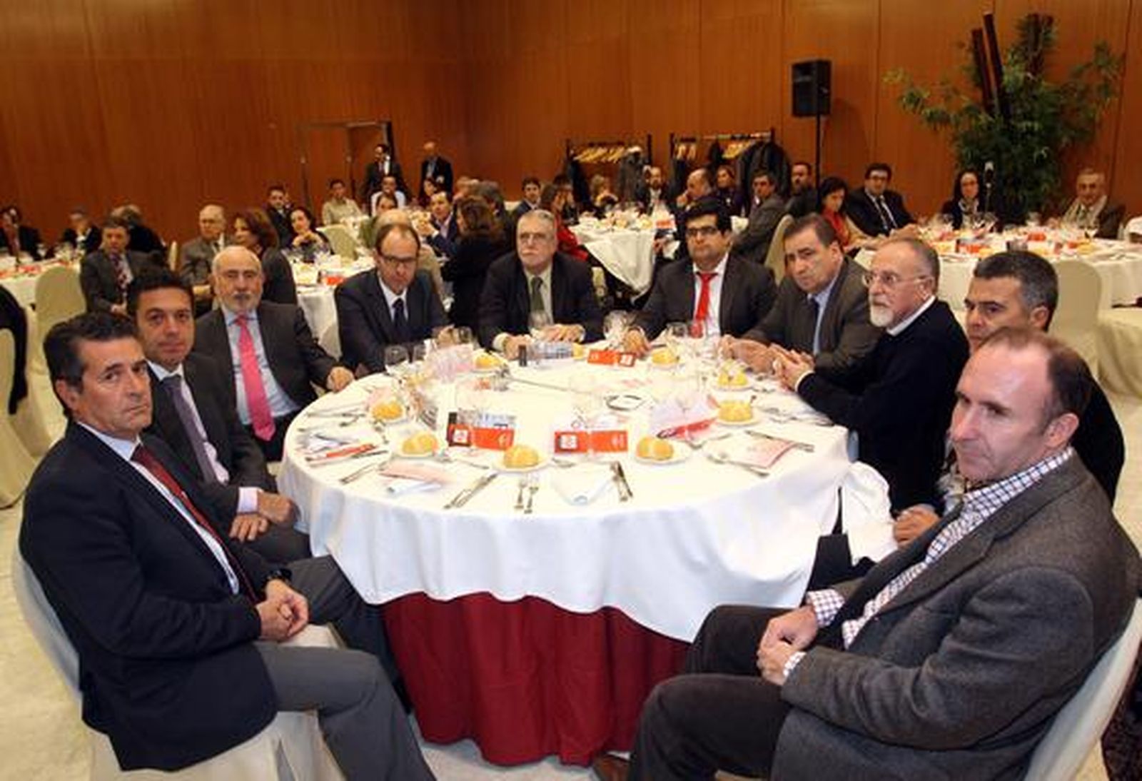 Francisco Rodríguez Chamizo, Juan A. Lara, José Gutiérrez, Justo Fuentes, Enrique Gil, Manuel Ponce, Teófilo Ruiz, José L. Ramírez, Rafael Duarte y Agustín Pérez Serrano.

Foto: S. Camacho· Migue Fernandez