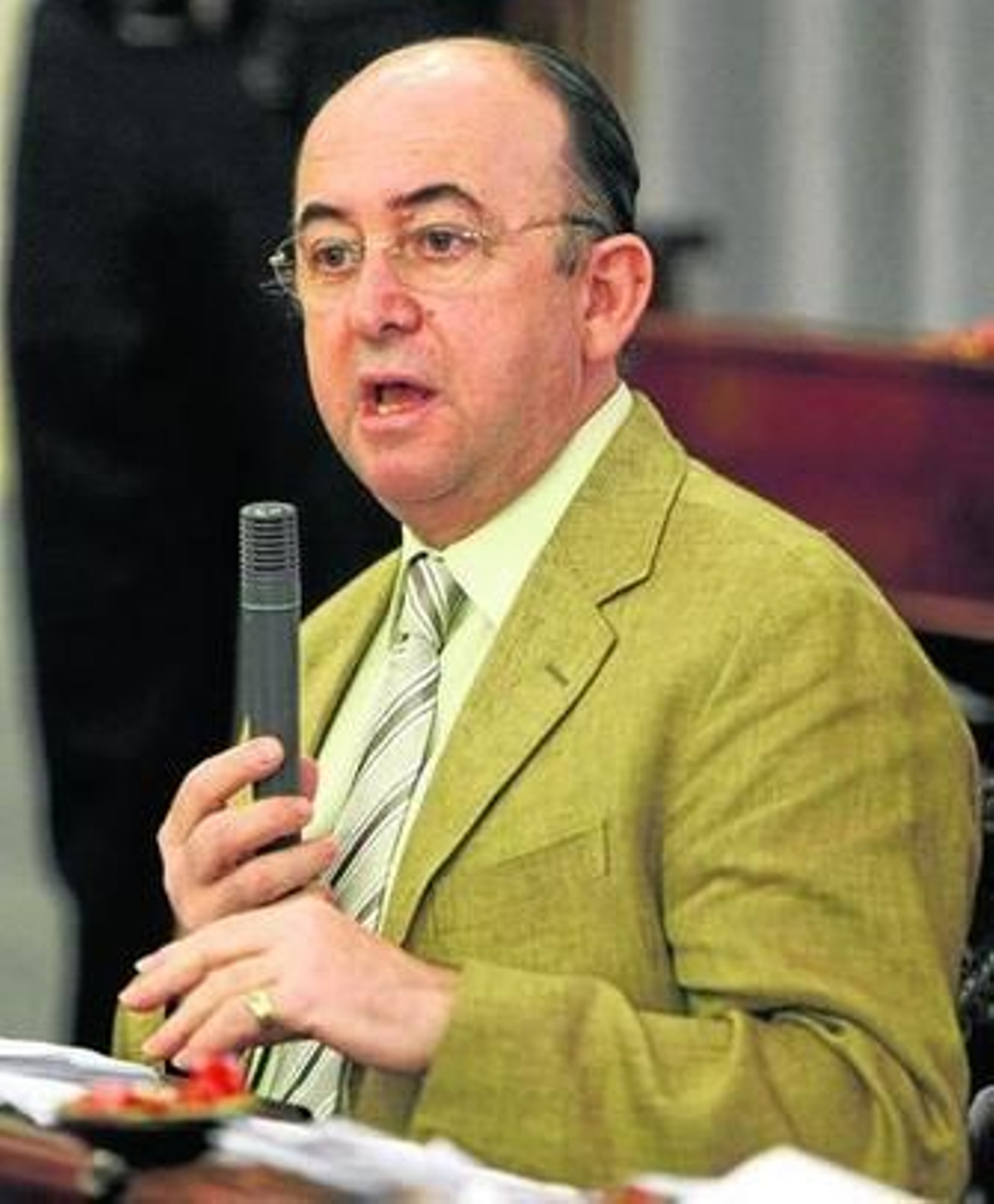 Rafael Román, durante su intervención del pasado lunes en el pleno municipal extraordinario.