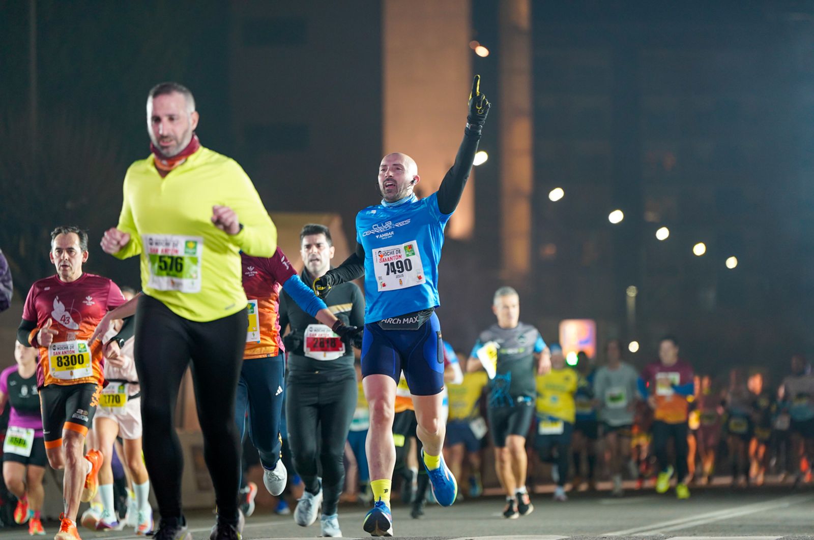 En imágenes: búscate en tu llegada a meta de la Carrera de San Antón 2026 (10)