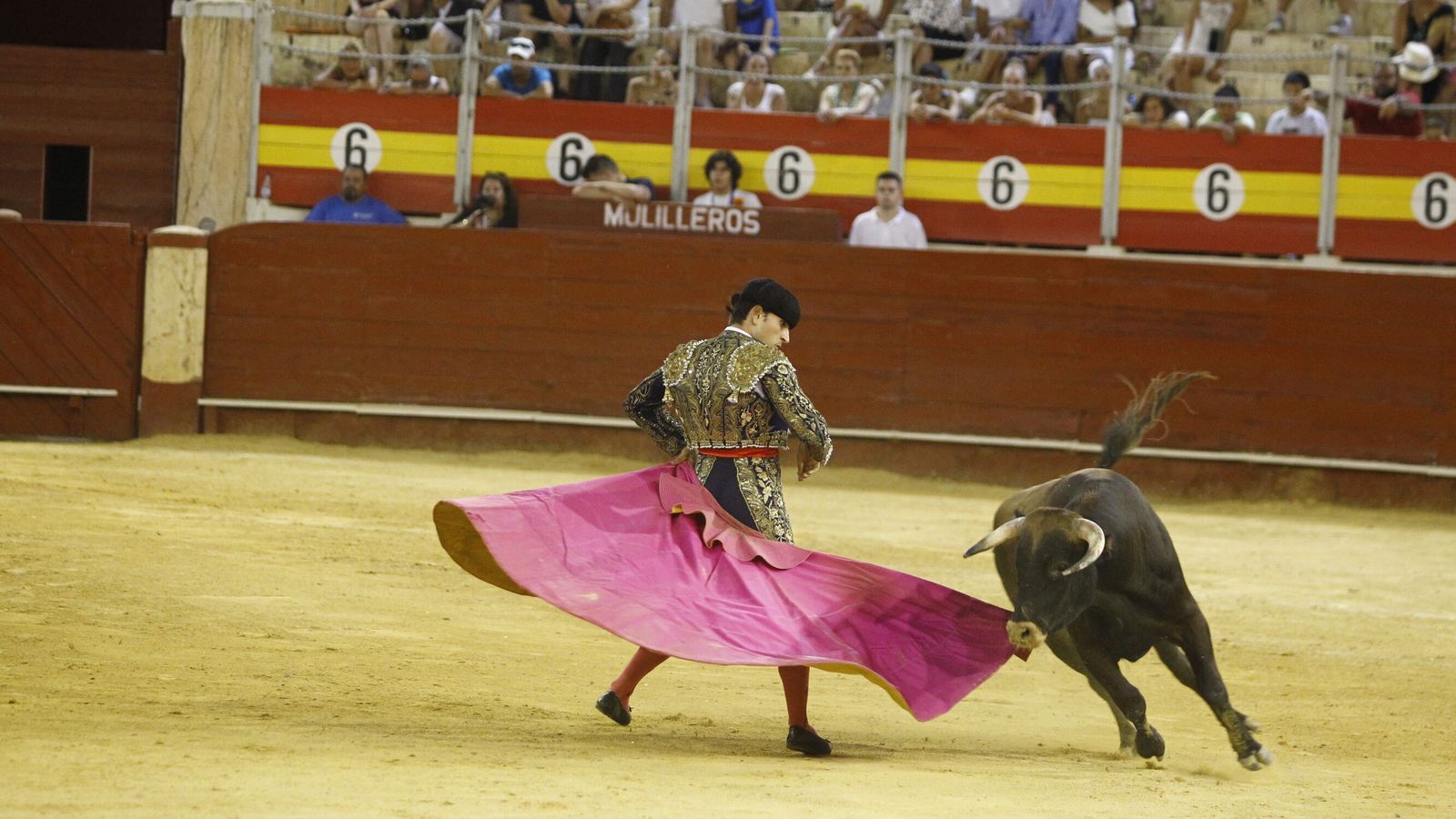 Una vistosa revolera de Javier Camps.
