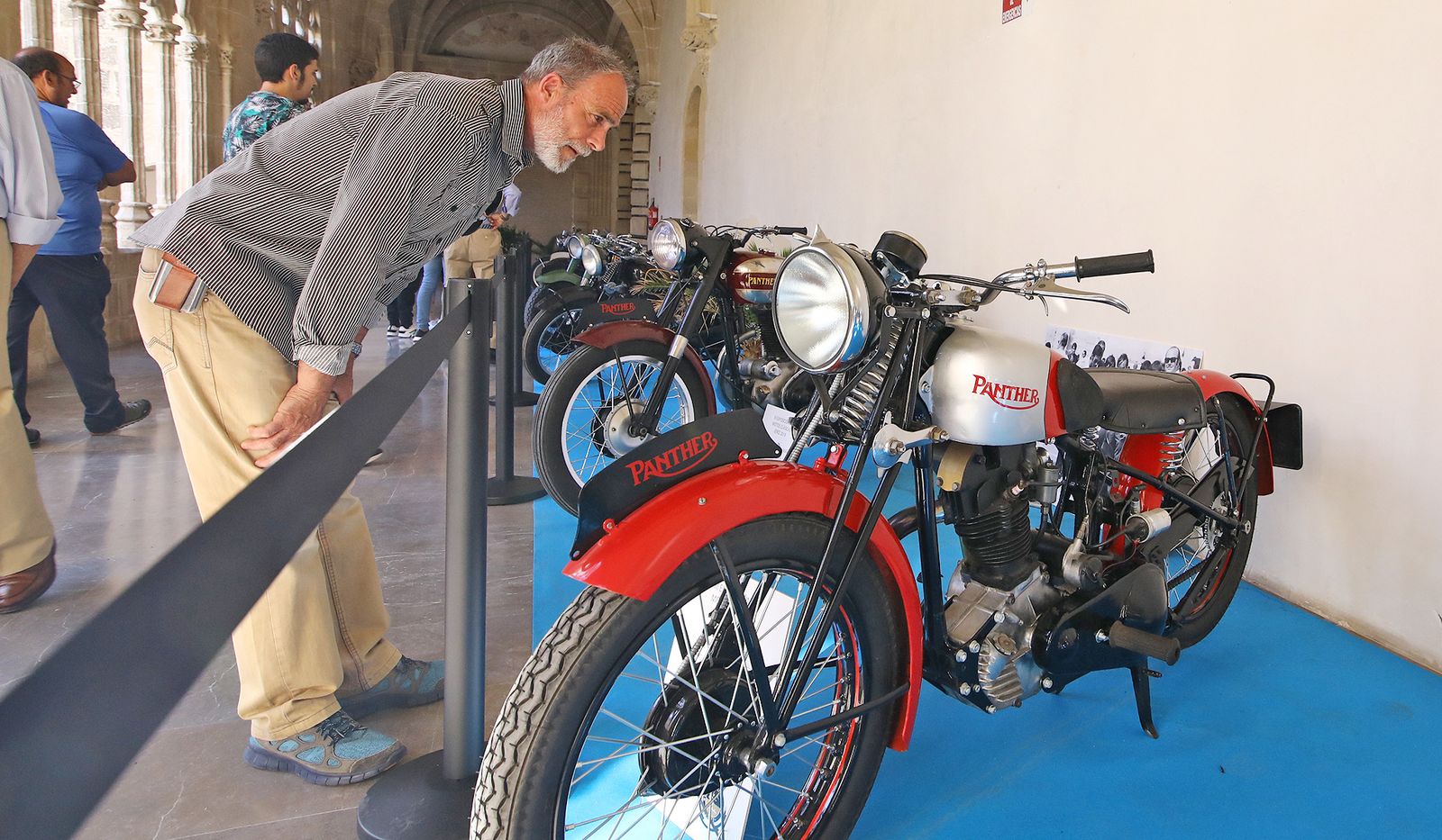 Imágenes de la ' Exposición de Motos Clásicas' en los Claustros
