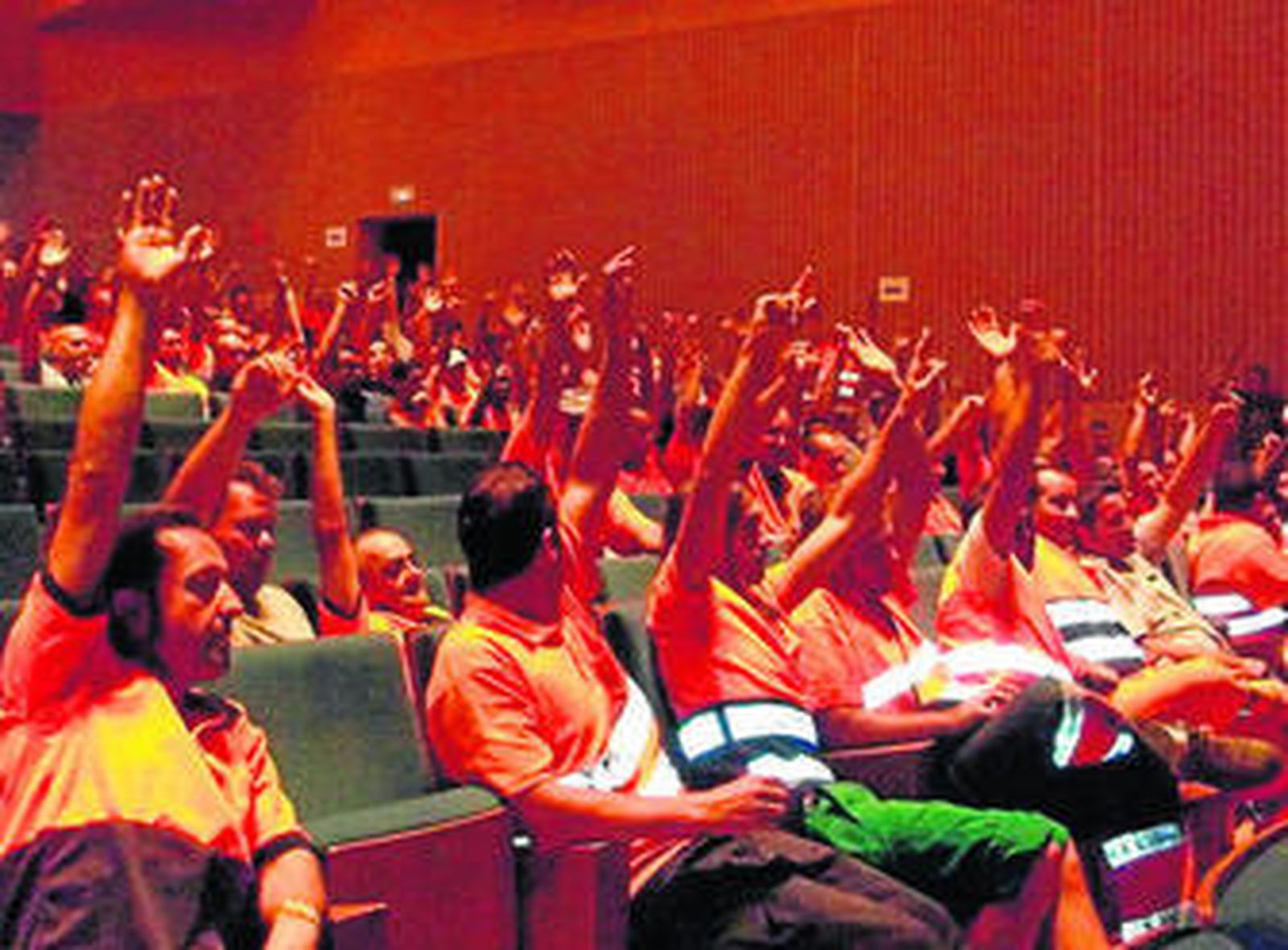 Los trabajadores apoyaron por unanimidad ir a la huelga indefinida.