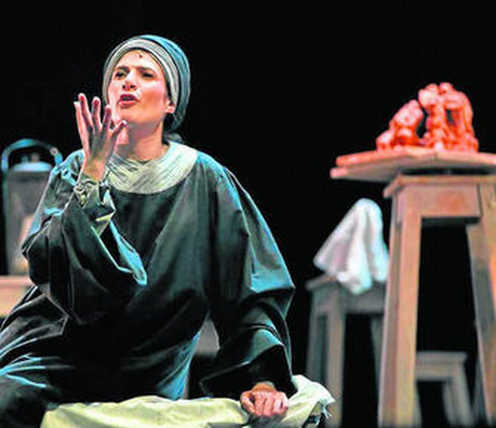 La mujer y la imaginera. La adaptación teatral de Ramón Bocanegra se acerca al ilustre personaje a través de la representación de tres edades de su vida.