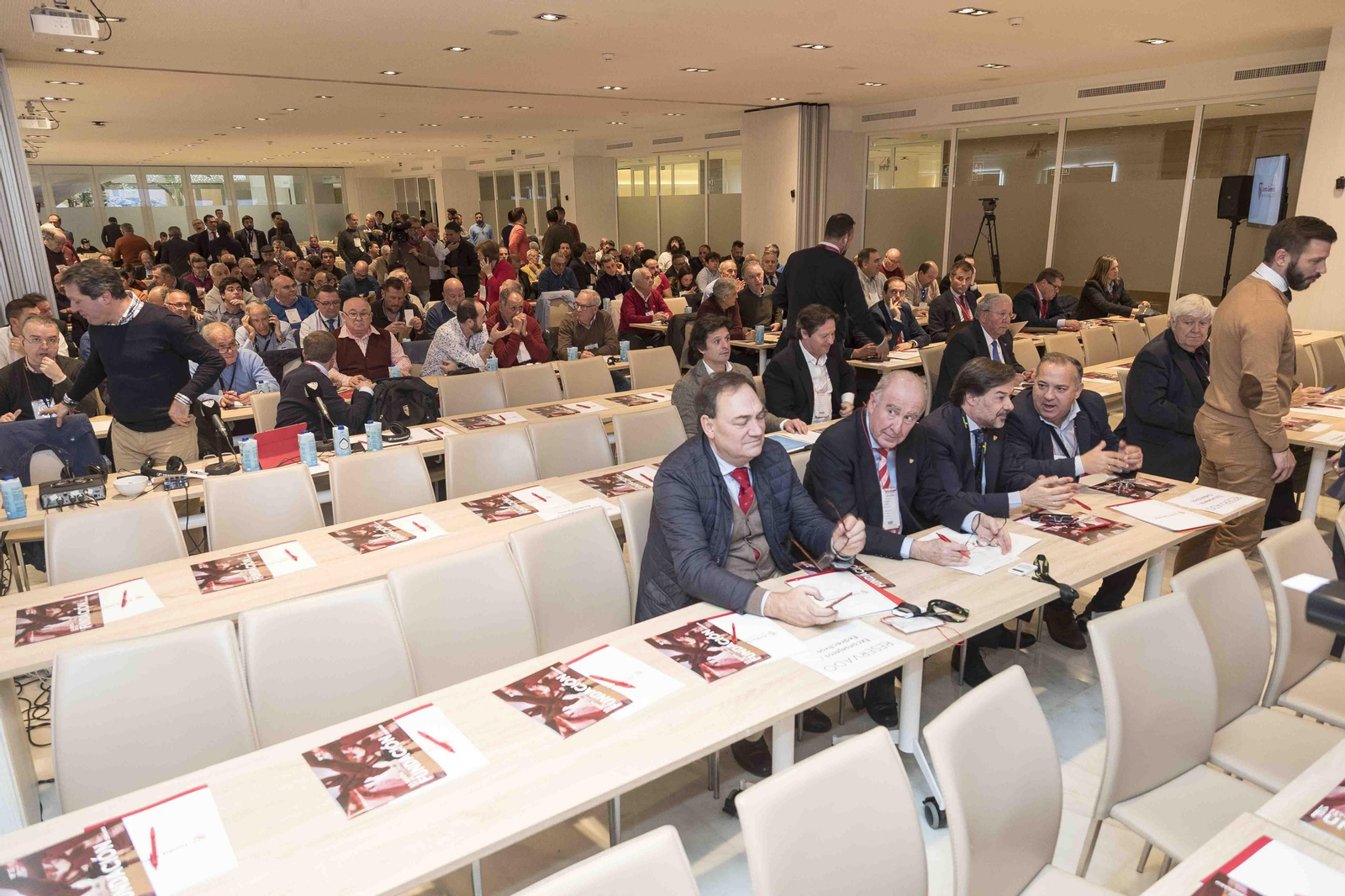 Aspecto del salón del Meliá Lebreros, antes del inicio de la última Junta de Accionistas.