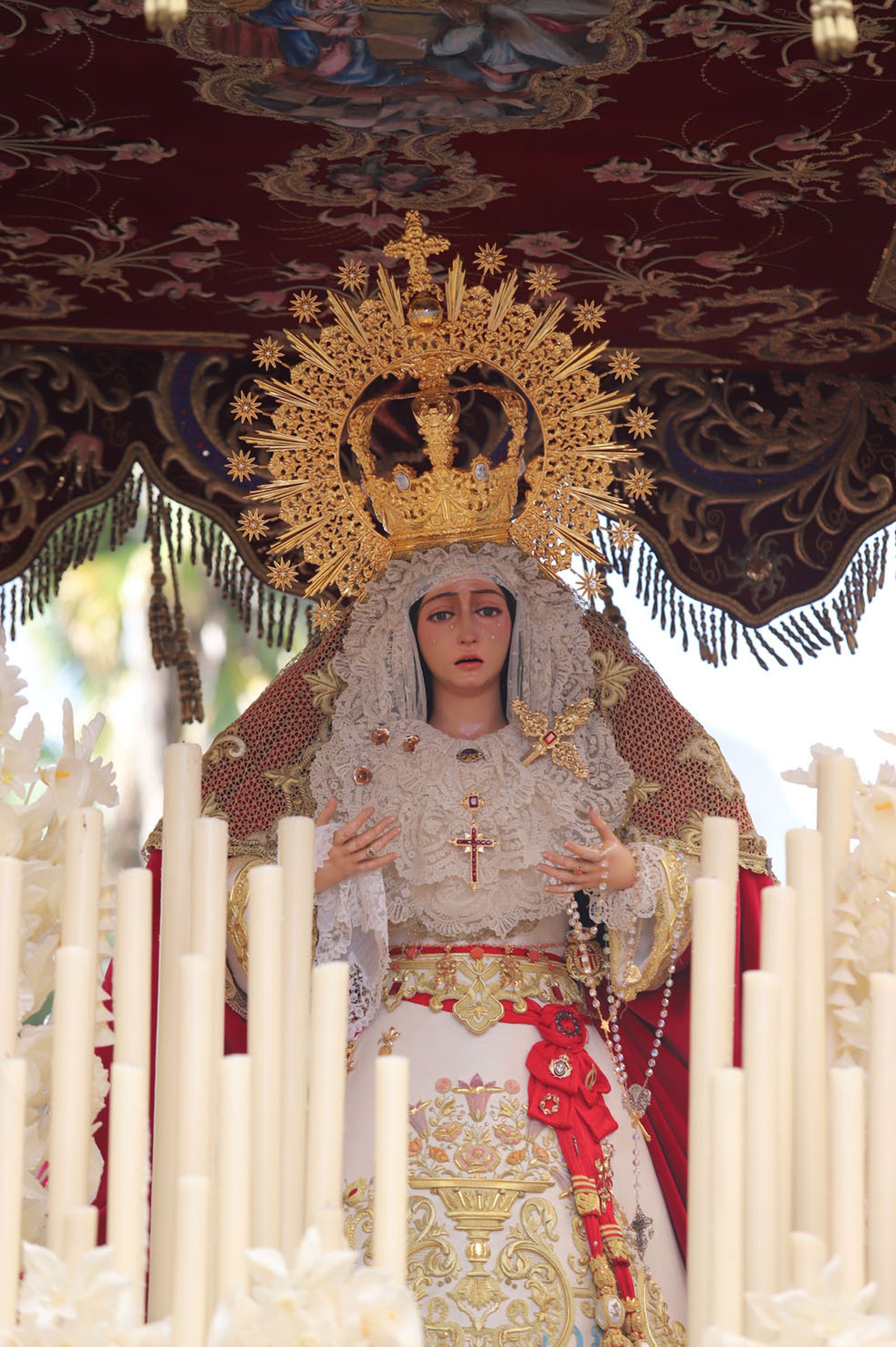 Imágenes del recorrido de la Hermandad del Cristo Cautivo de Huelva