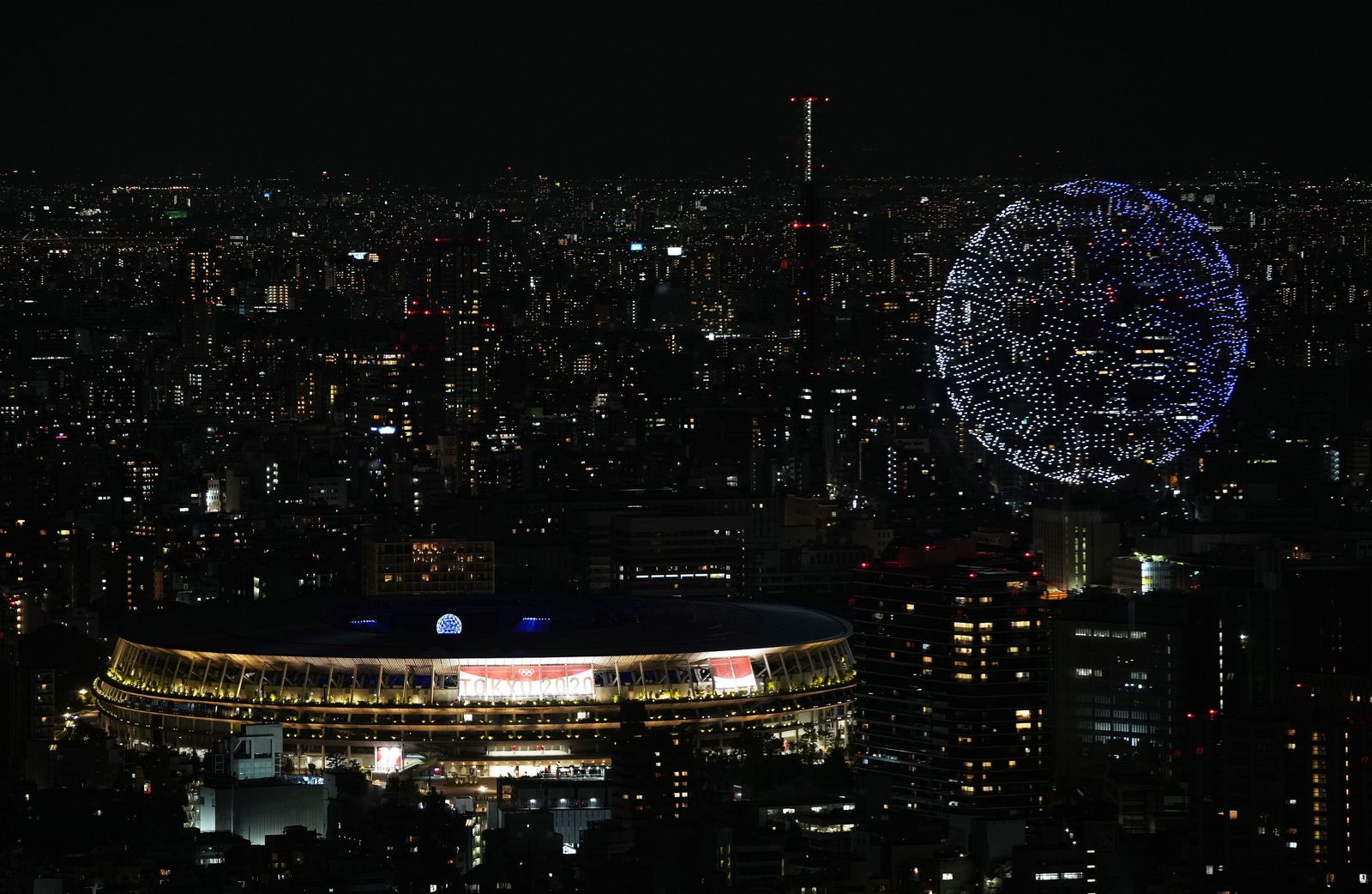 La imagen de los drones desde el exterior del Estadio Olímpico.