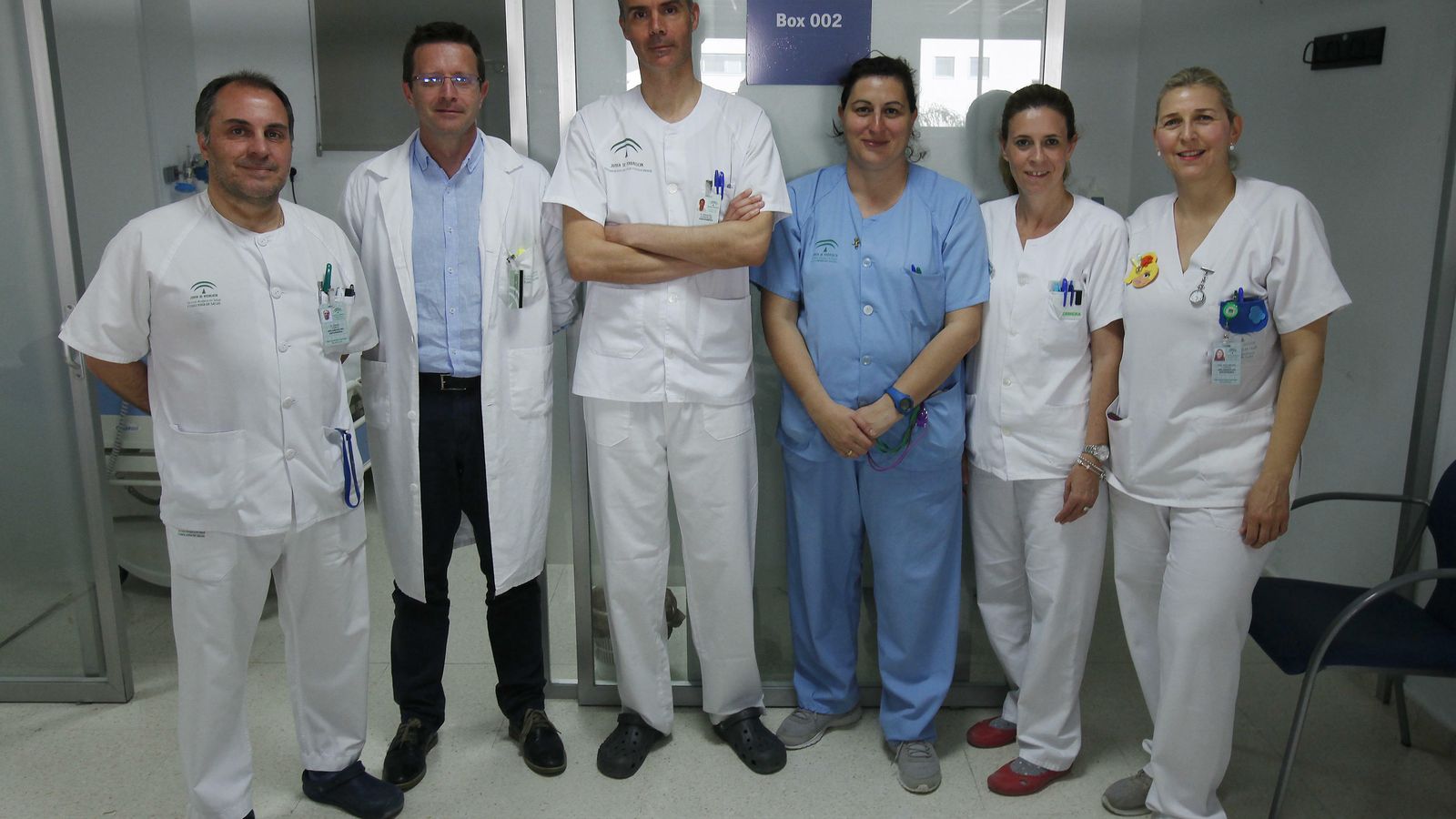 El coordinador de Onco-Hematología David Pérez; el director de Oncología Médica en el Valme, Manuel Chaves; junto a los enfermeros Manuel González,  Mª Carmen Pérez, Vanesa Salván y Ana Corzo.