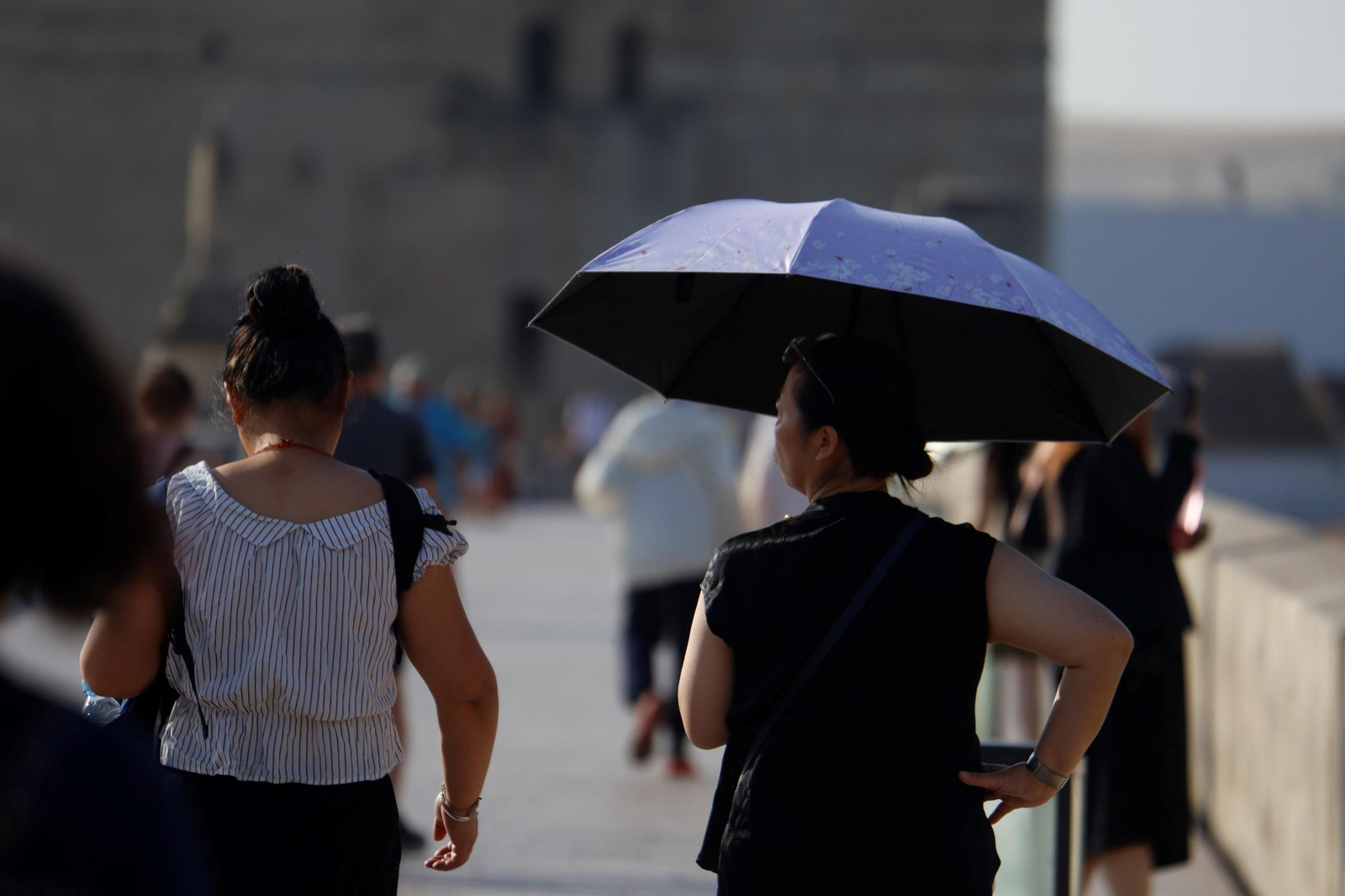 El turismo en Córdoba con aviso rojo por altas temperaturas, en imágenes