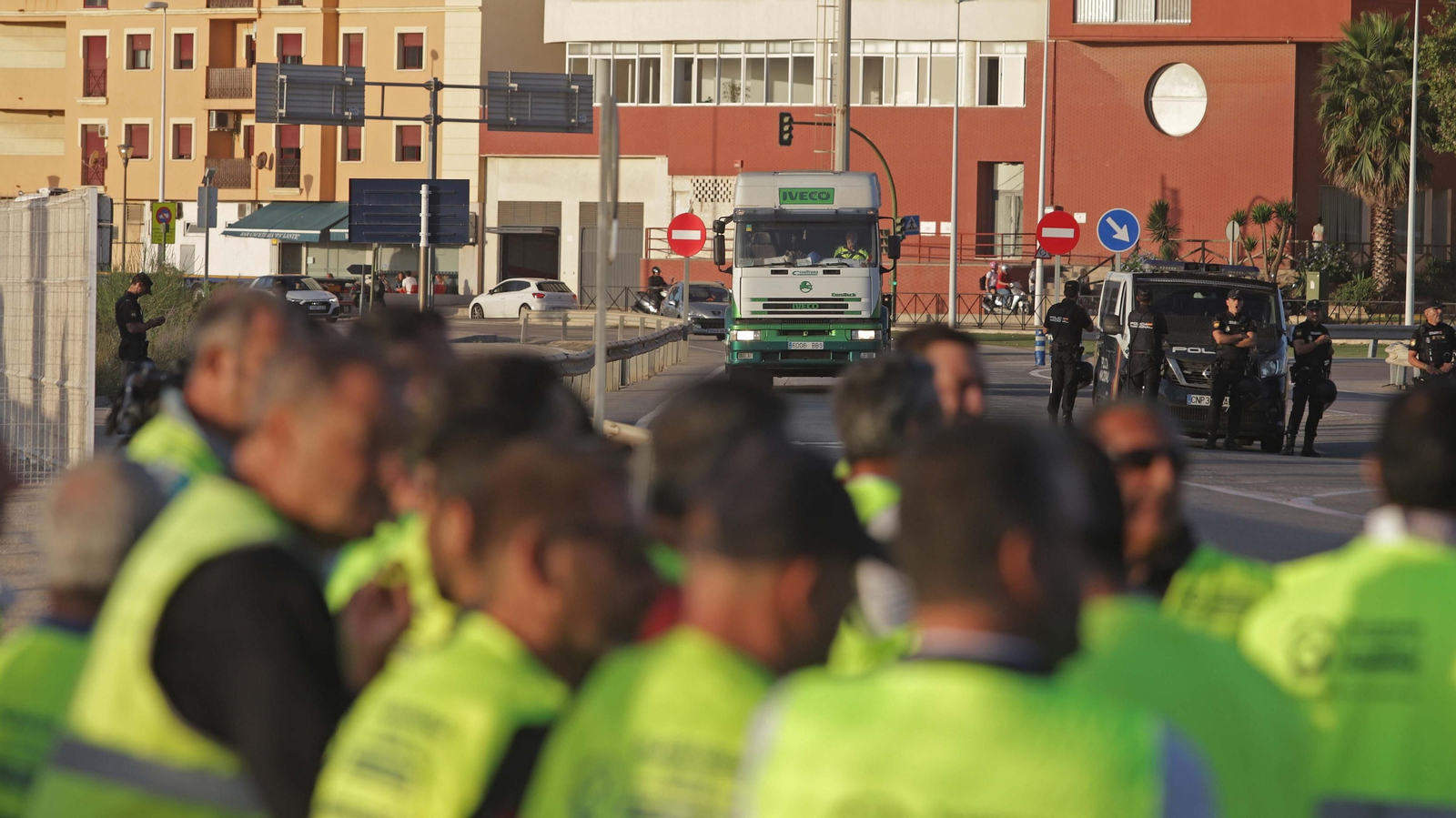 Fotos del paro de camioneros en el puerto de Algeciras