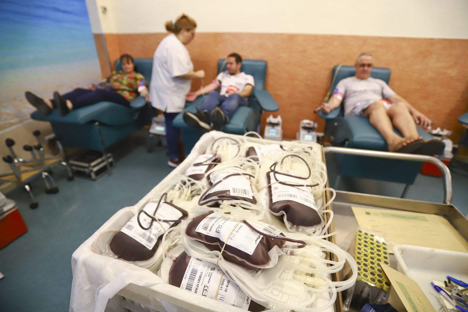Donantes en el Centro de Transfusión.