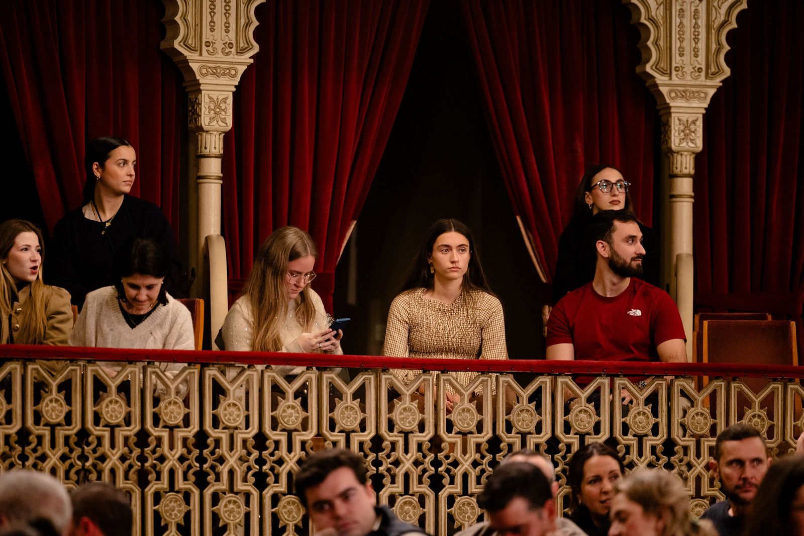 Búscate entre las mejores imágenes de la sexta sesión de cuartos de final del COAC 2026