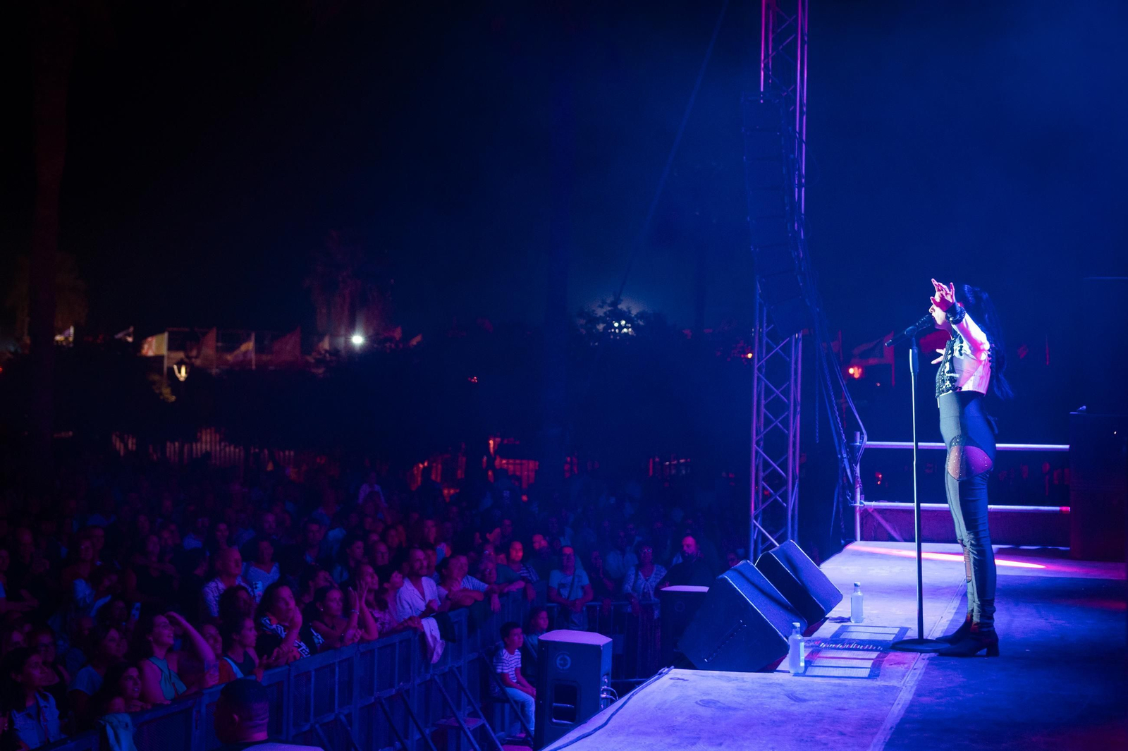 Imágenes del concierto de María Peláe en Trigueros