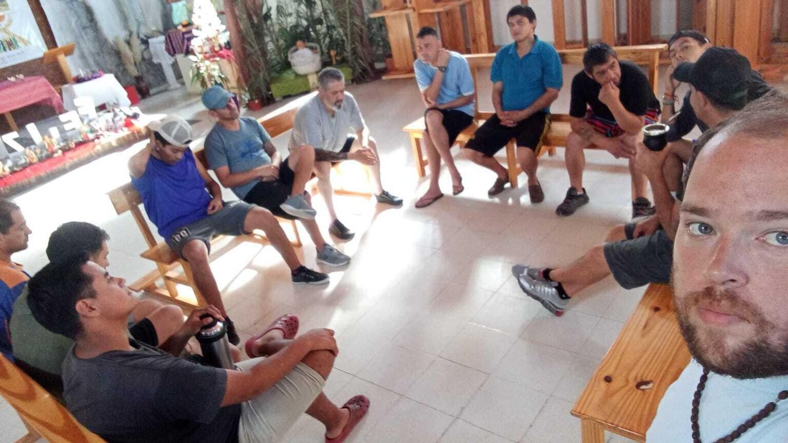 Sesión con los pibes en uno de los de los centros que ha montado el almeriense en Viedma