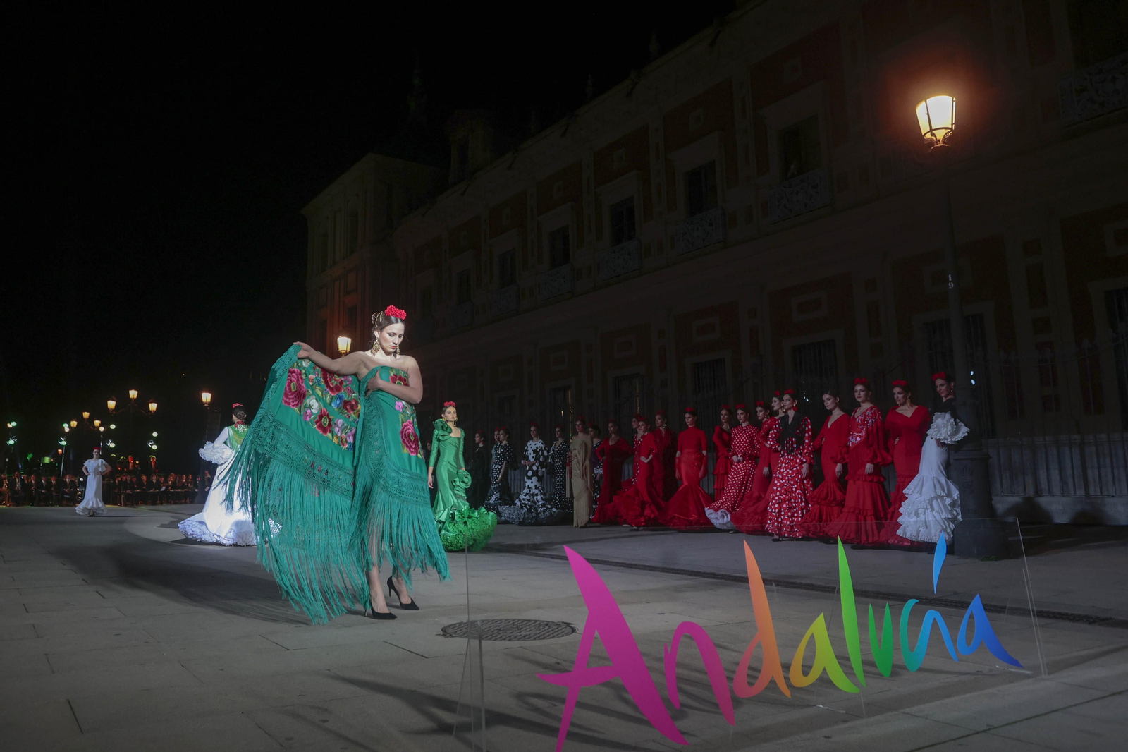 El desfile Andalucía es flamenca en el Palacio de San Telmo, todas las fotos
