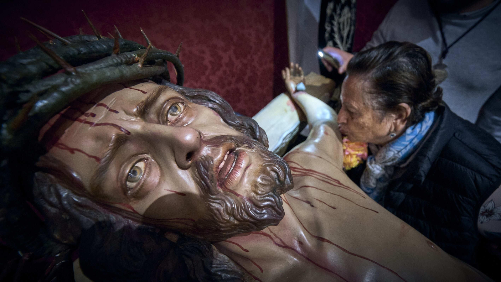 Usuarios de la Residencia Fragela  durante la visita al Cristo de las Sietes Palabras