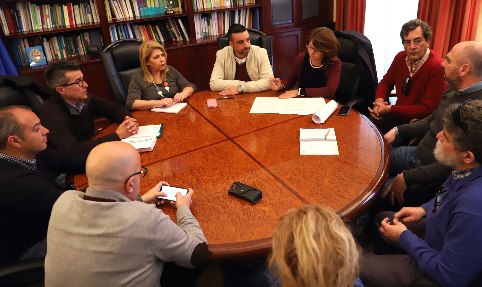 Un momento de la reunión entre responsables municipales y de la Asociación Unión Jerezana Tele-Taxi.
