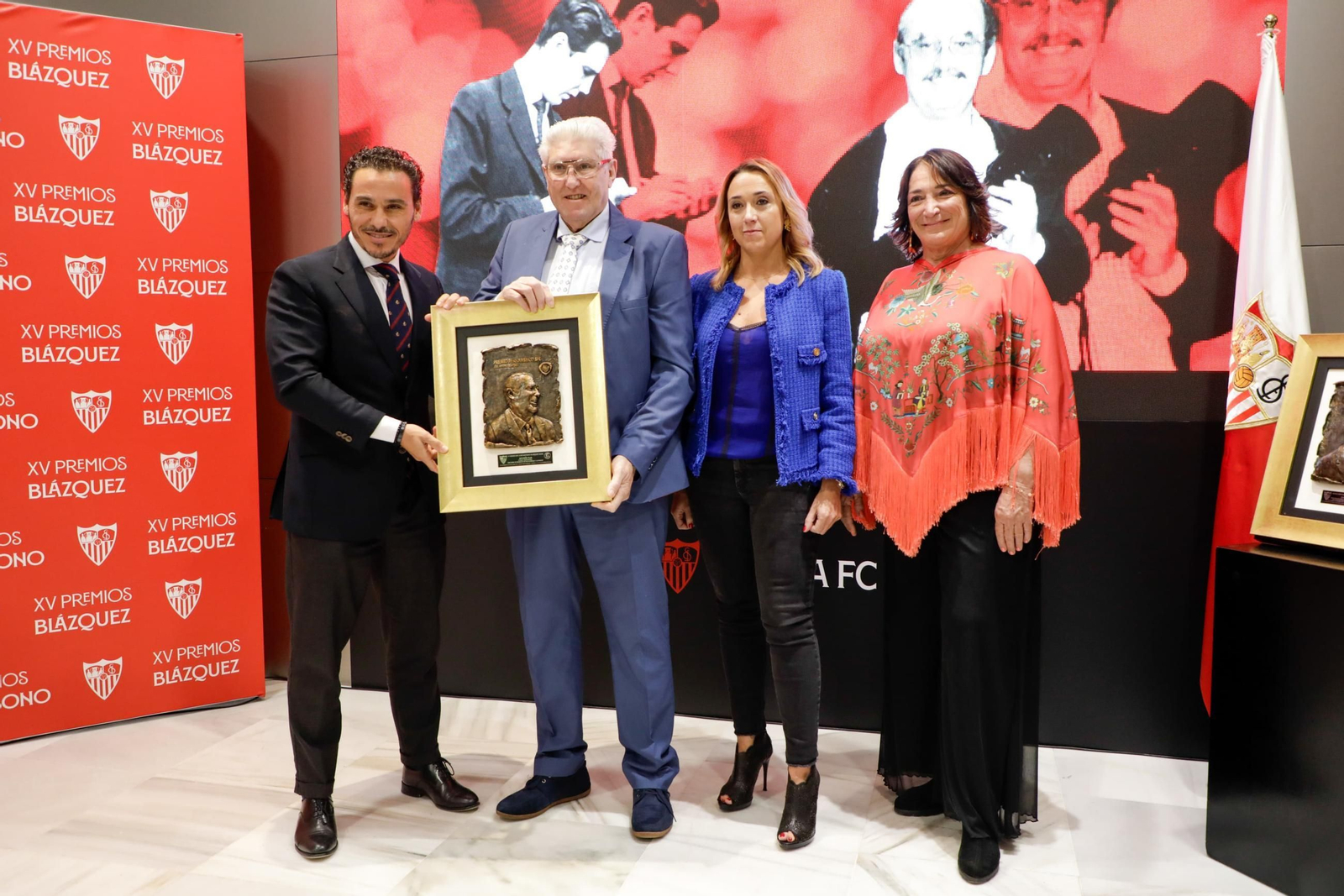 Del Nido Carrasco, Paco Reyes, Menchu de la Iglesia (Informe Plus) y la hija de José Antonio Blázquez.