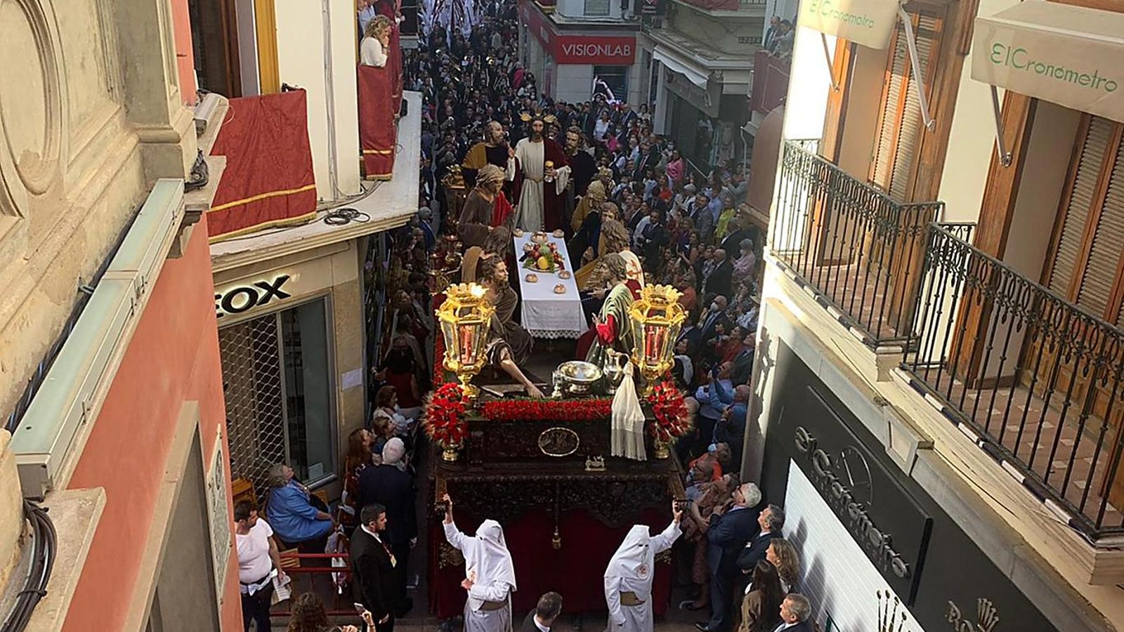 El paso de la Cena por la calle Sierpes.
