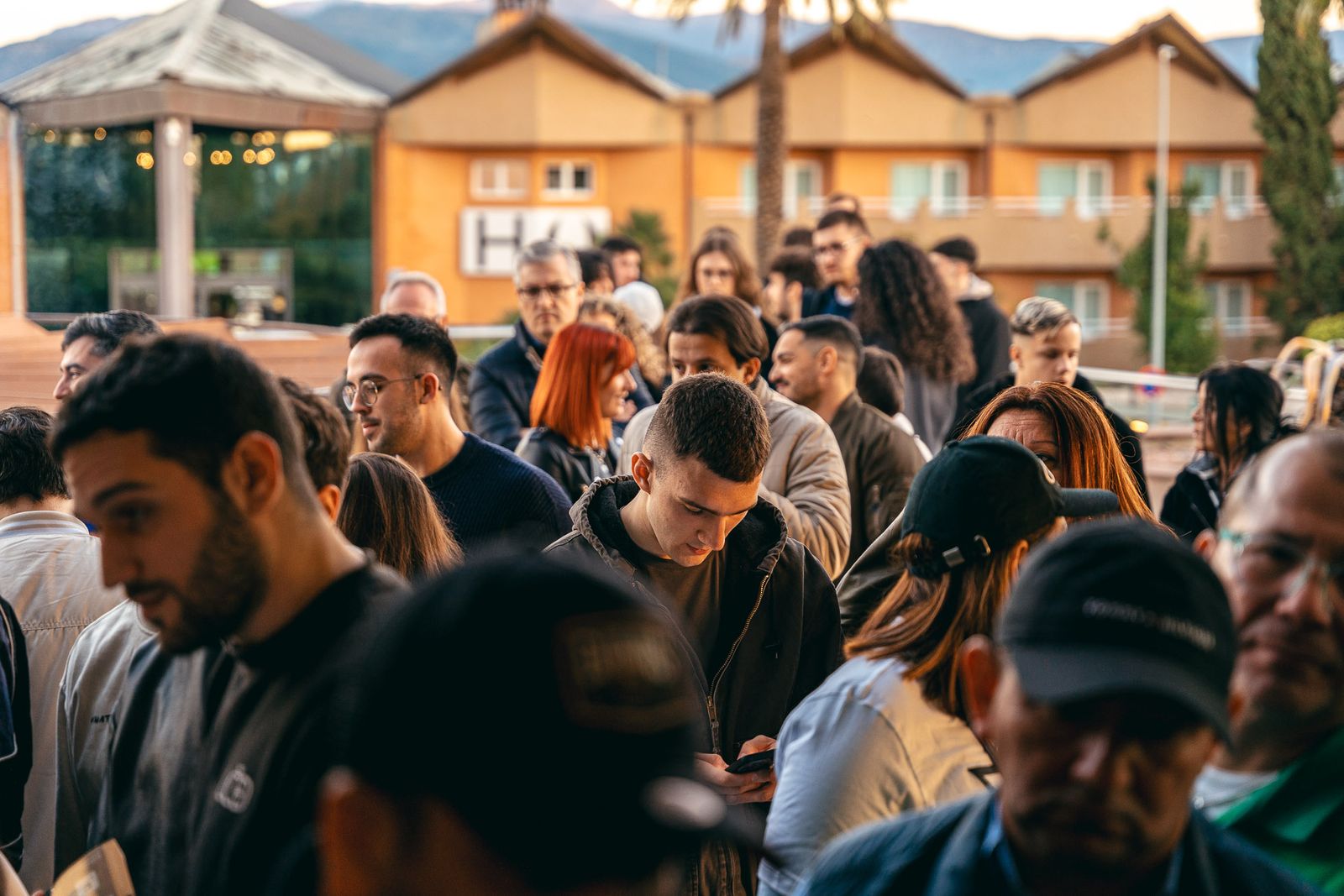 En imágenes: golpes solidarios en una impresionante White Collar Boxing
