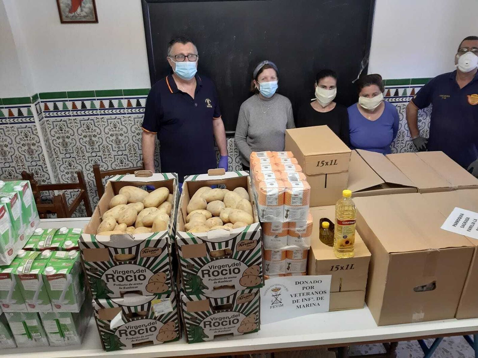 Reparto de alimentos de los veteranos de Infantería de Marina.