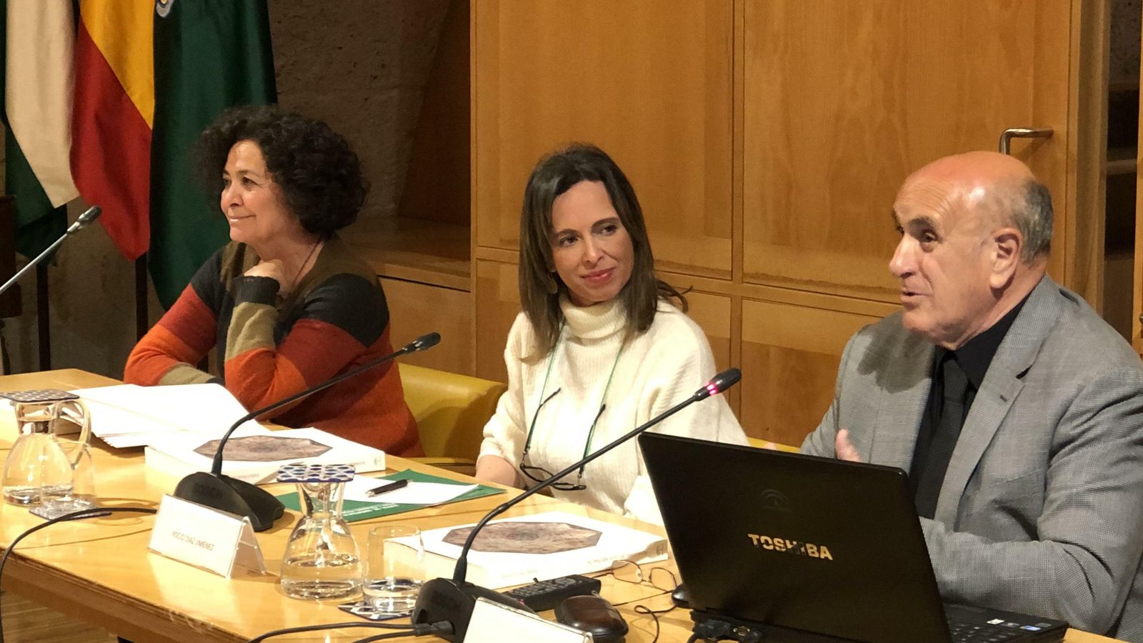 Pilar Aranda, Rocío Díaz y el autor, Rafael Pérez Gómez.