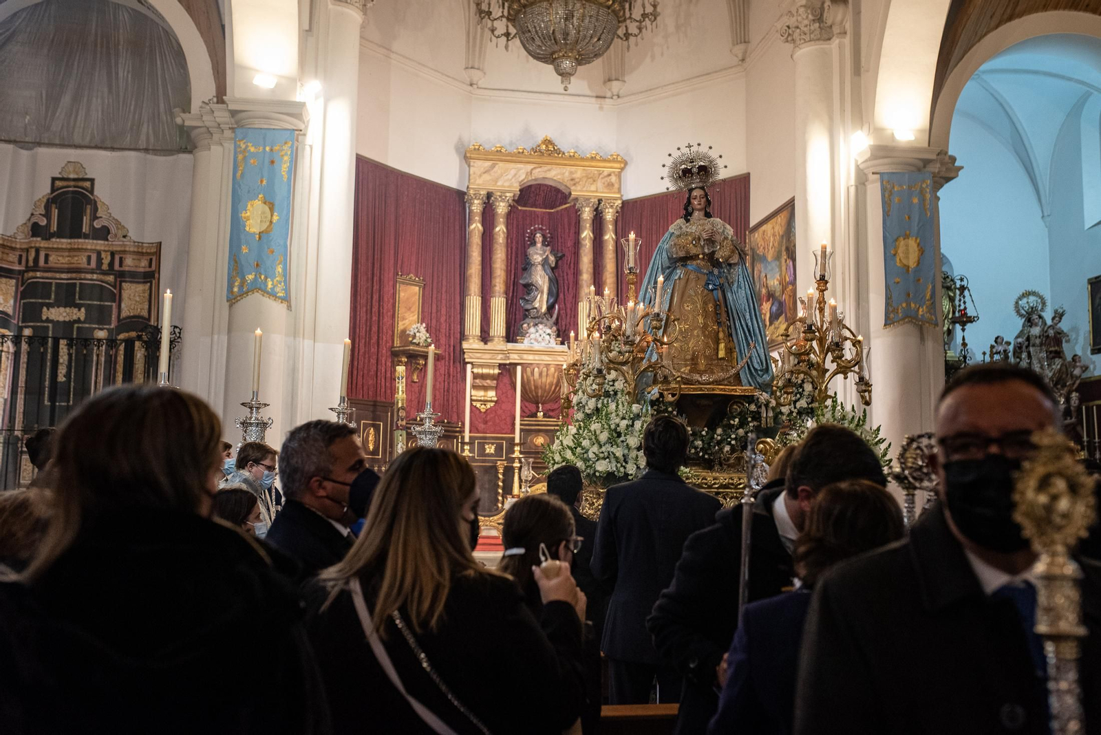 Imágenes de la Inmaculada Concepción procesionando por las calles de Huelva