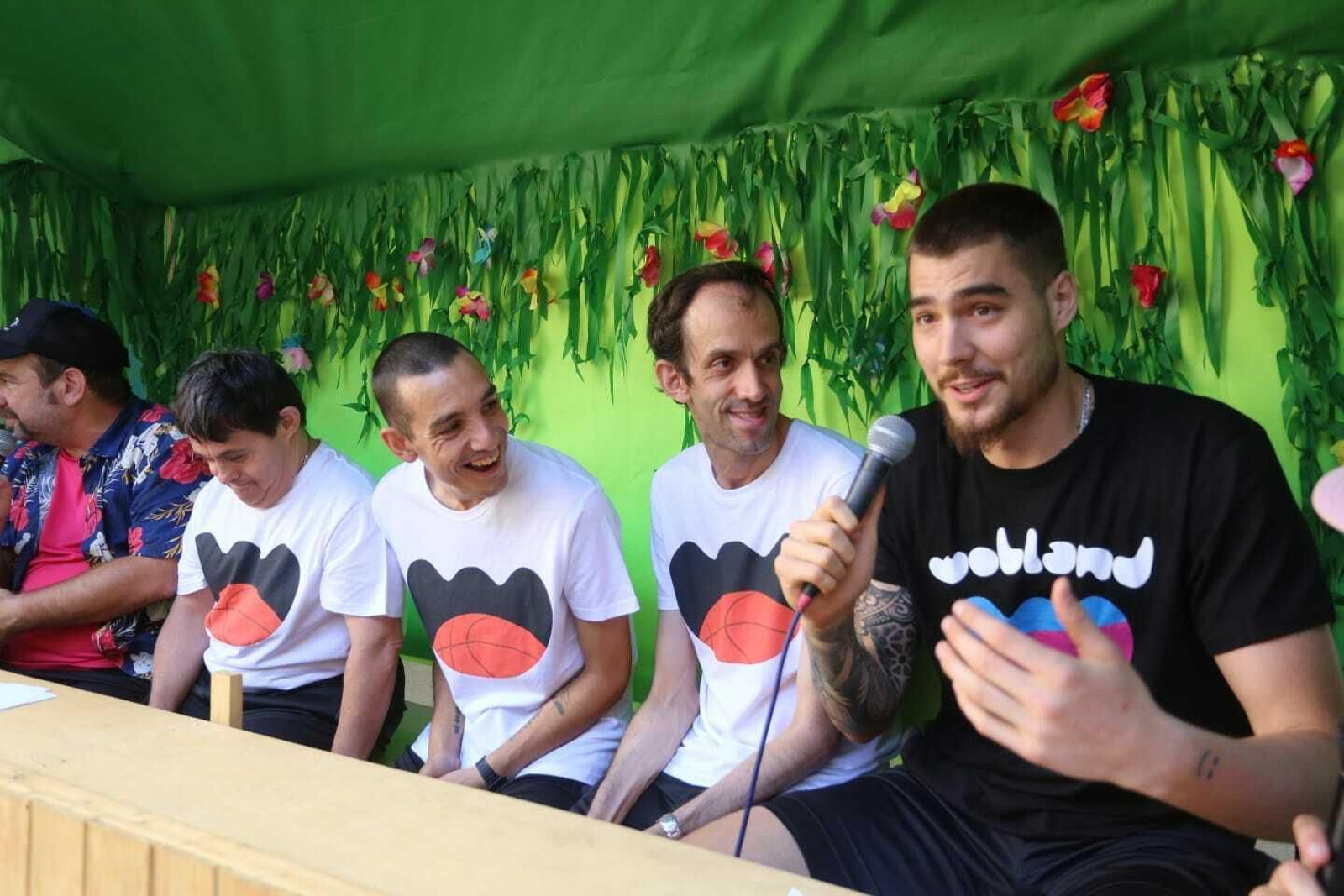 Las fotos de la visita de Juancho Hernangómez al Campus WOB CaixaBank