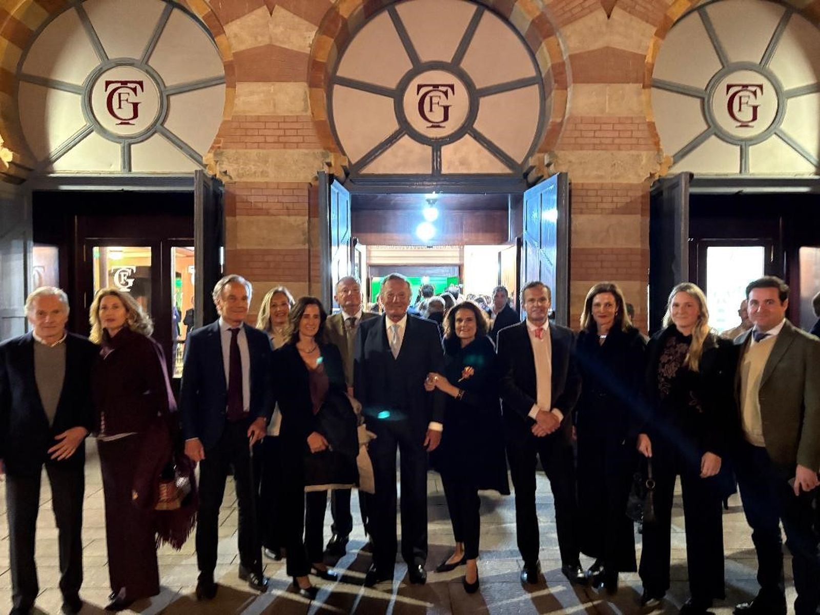 Luis Astolfi con sus hermanos Antonio, Joaquín, José María y David Astolfi; Fátima Candau, Fátima Álvarez-Ossorio, Alexandra Gómez, Llanos, Espinosa, María Laffite, Lola Astolfi y Gonzalo Moreno.